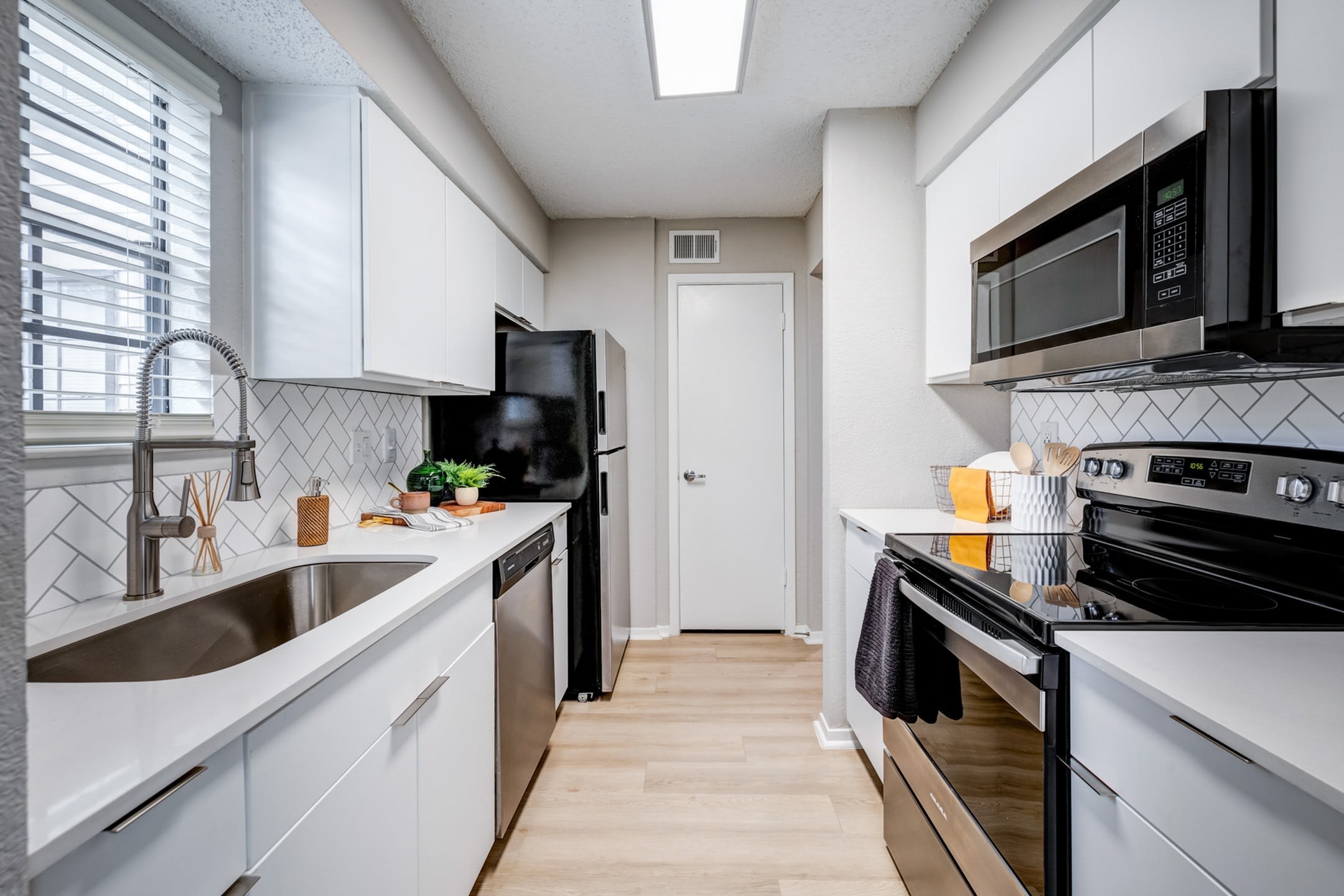 Fox Trails Apartments – photo 3
