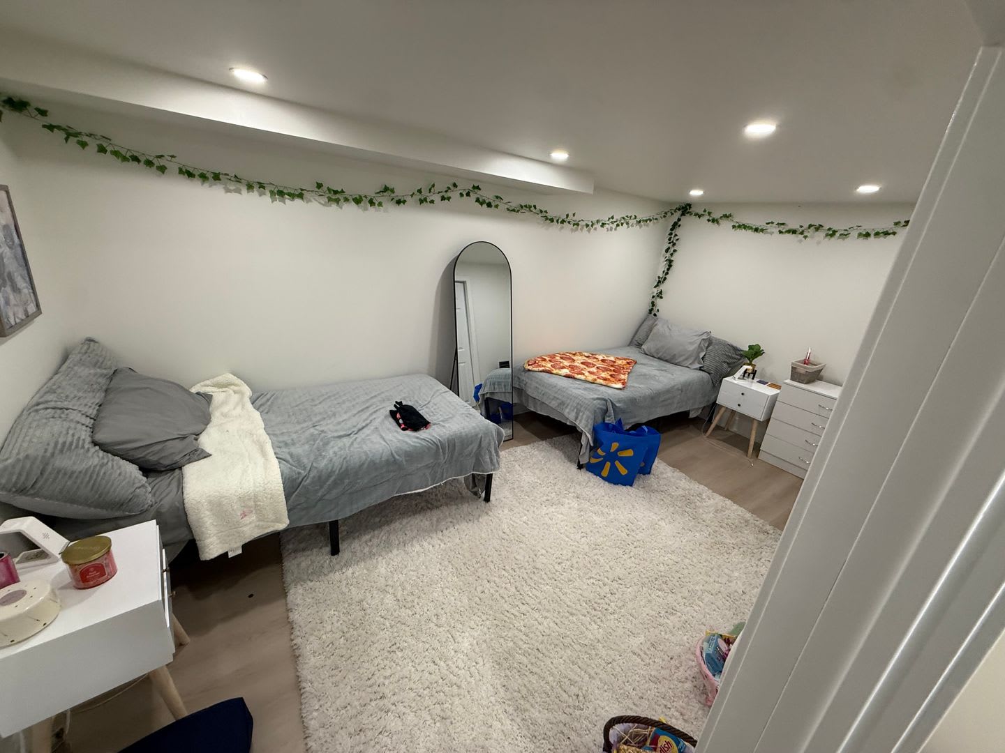 Available immediately!! Large House in Cherry Hill East for Rent – photo 2
