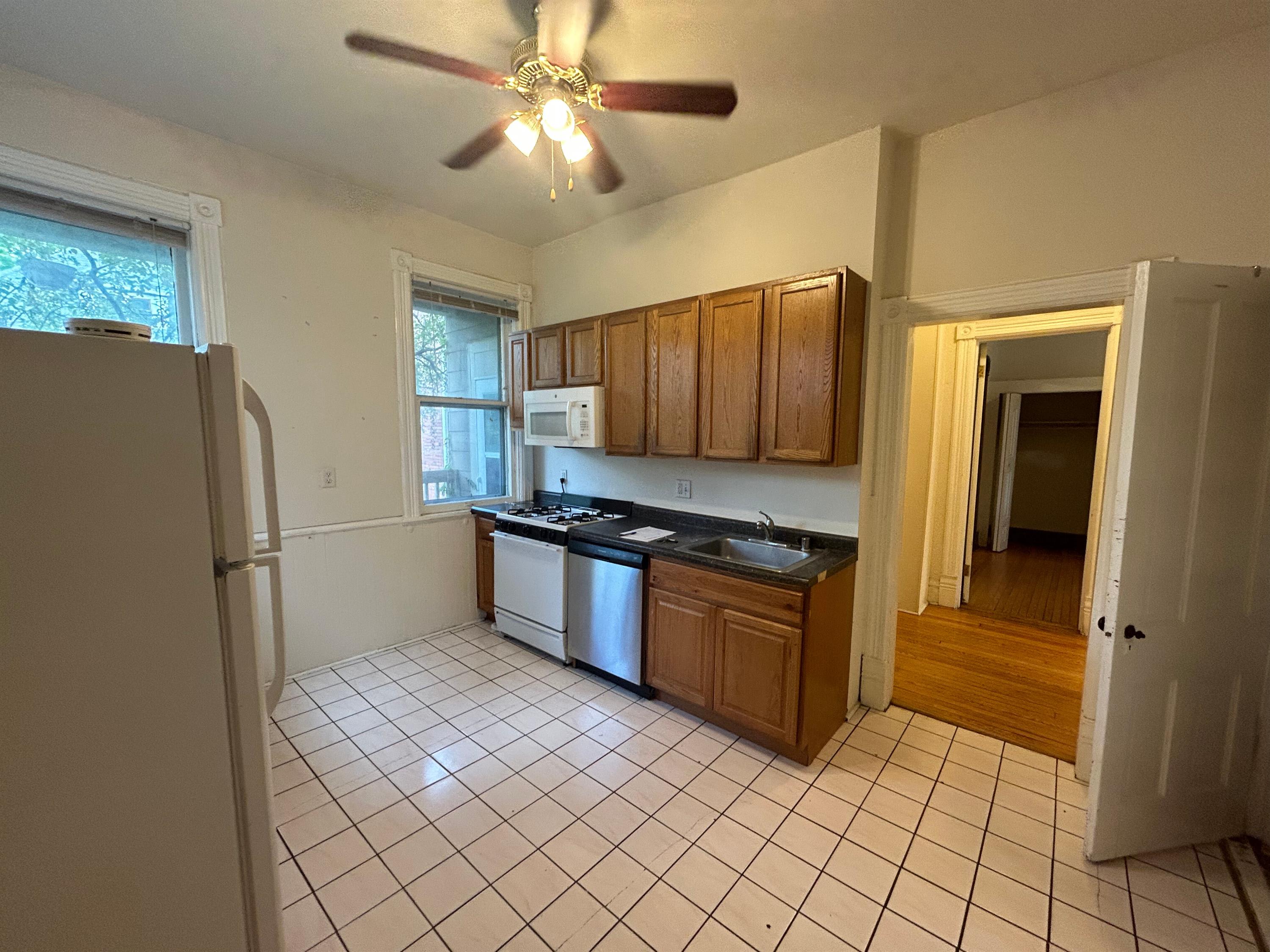 319 N Pinckney – photo 4