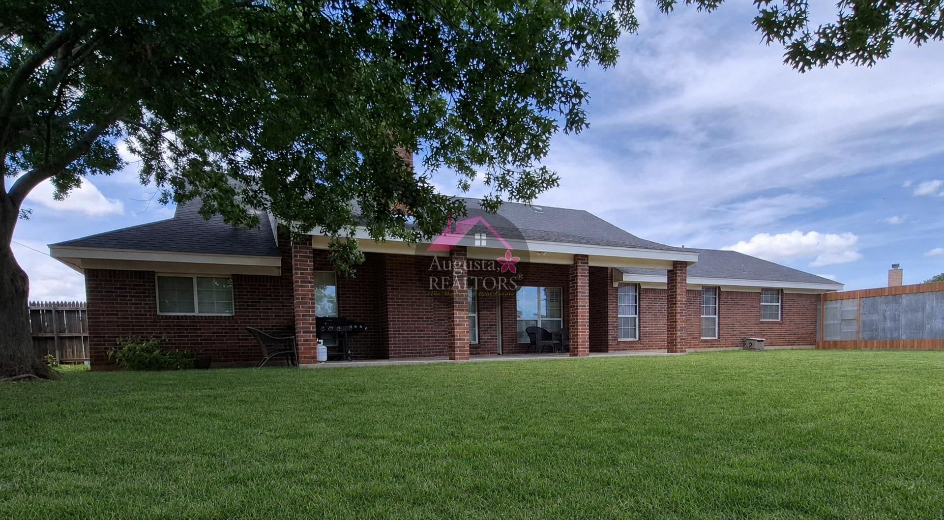 Spacious 4 Bedroom Home – photo 3