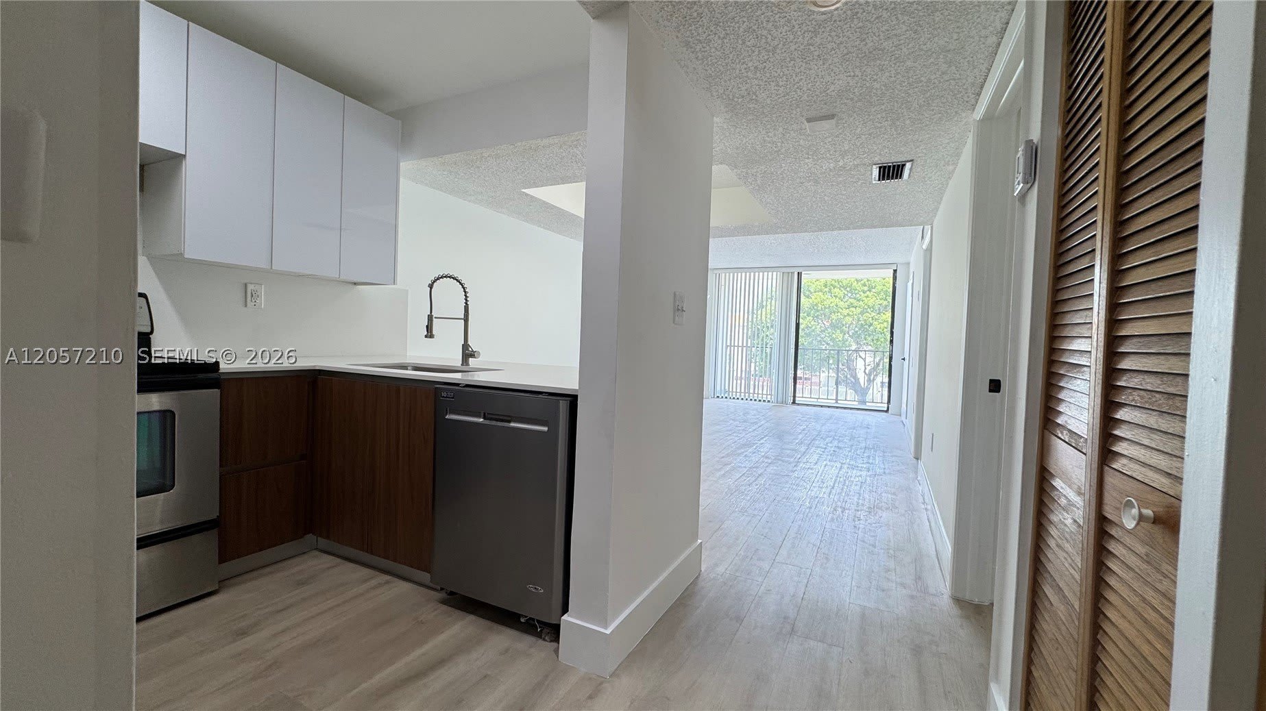 8000 SW 149th Ave – photo 3