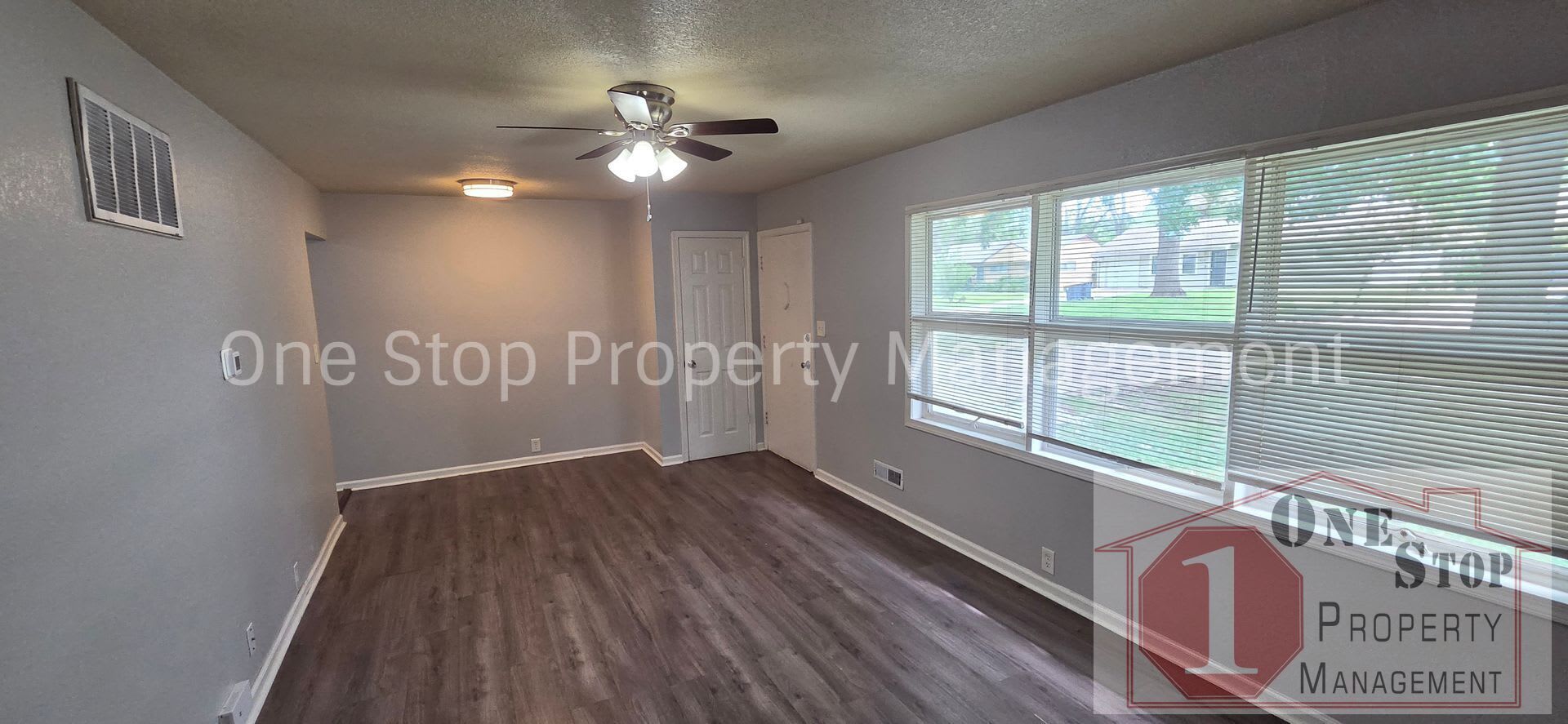 Freshly Updated 3 Bedroom / 1 Bathroom in Kansas City!! – photo 3