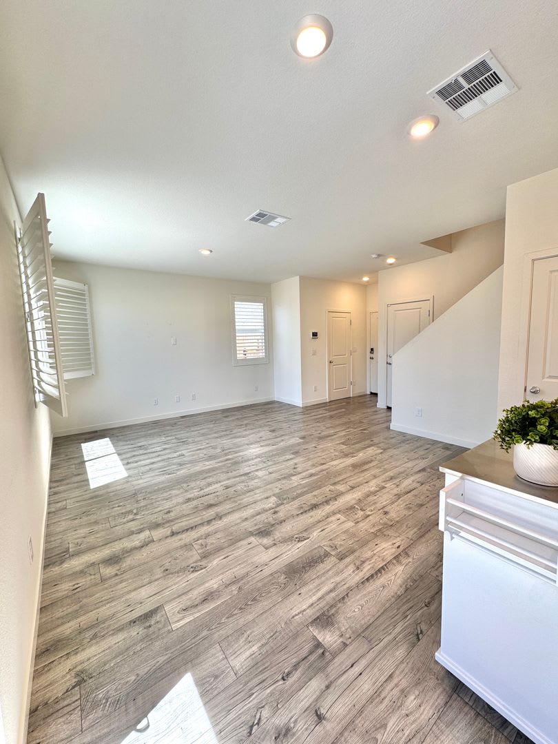 Beautiful Newer 3 Bedroom Townhome In The North Valleys – photo 4
