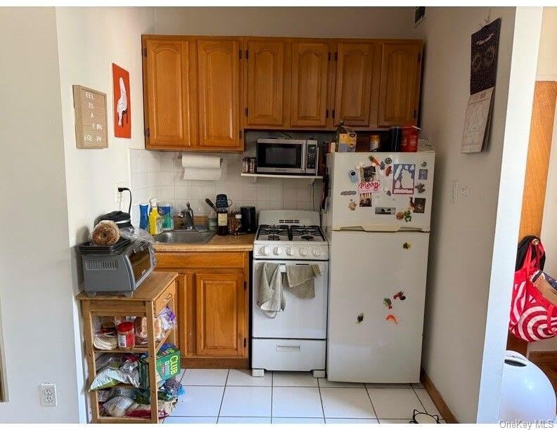 233 E 12Th Street – photo 3