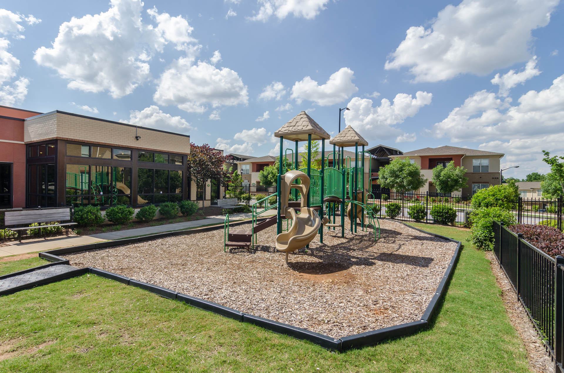 Ashley Collegetown – photo 3