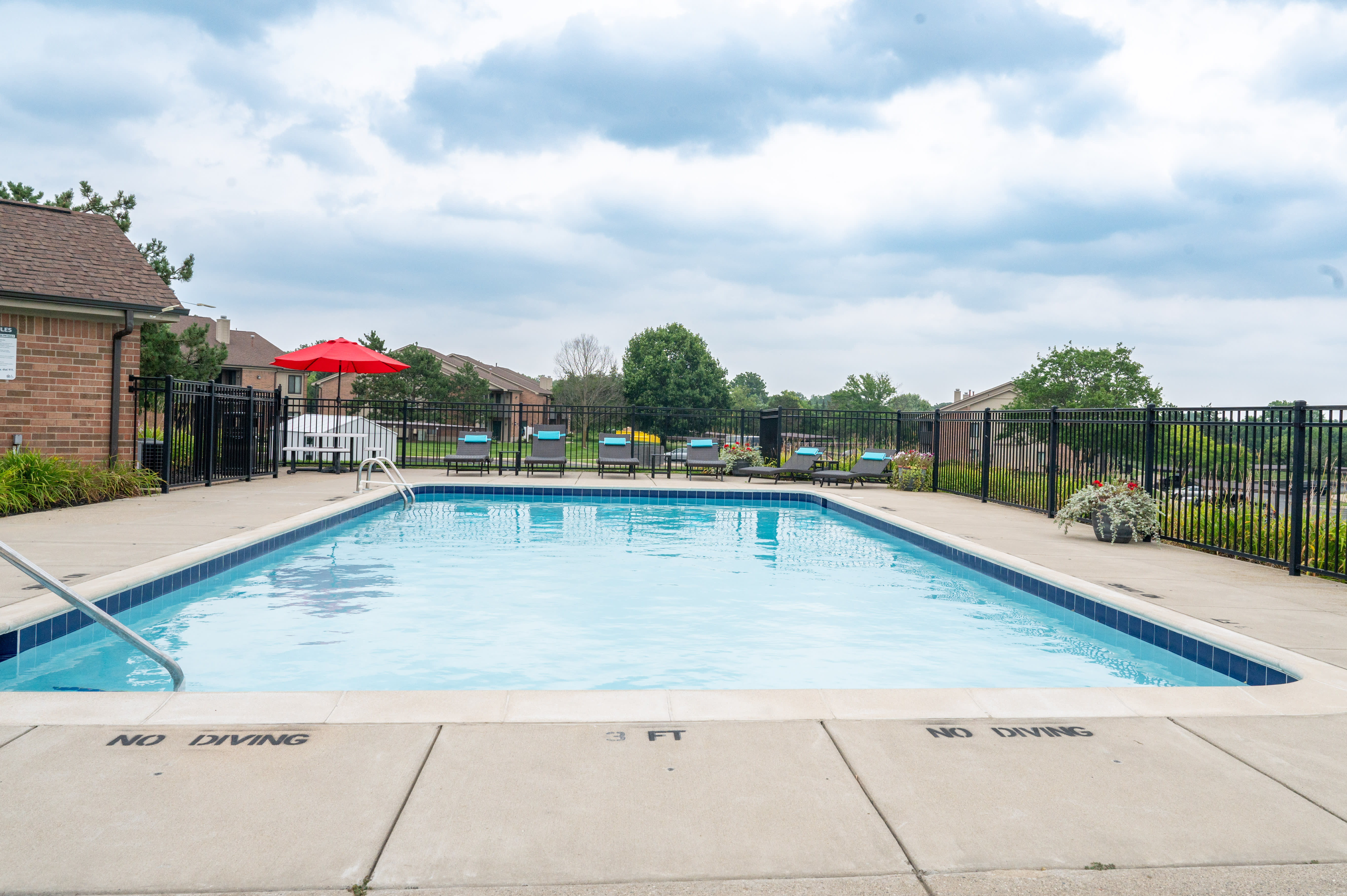 Pine Ridge Apartments – photo 2