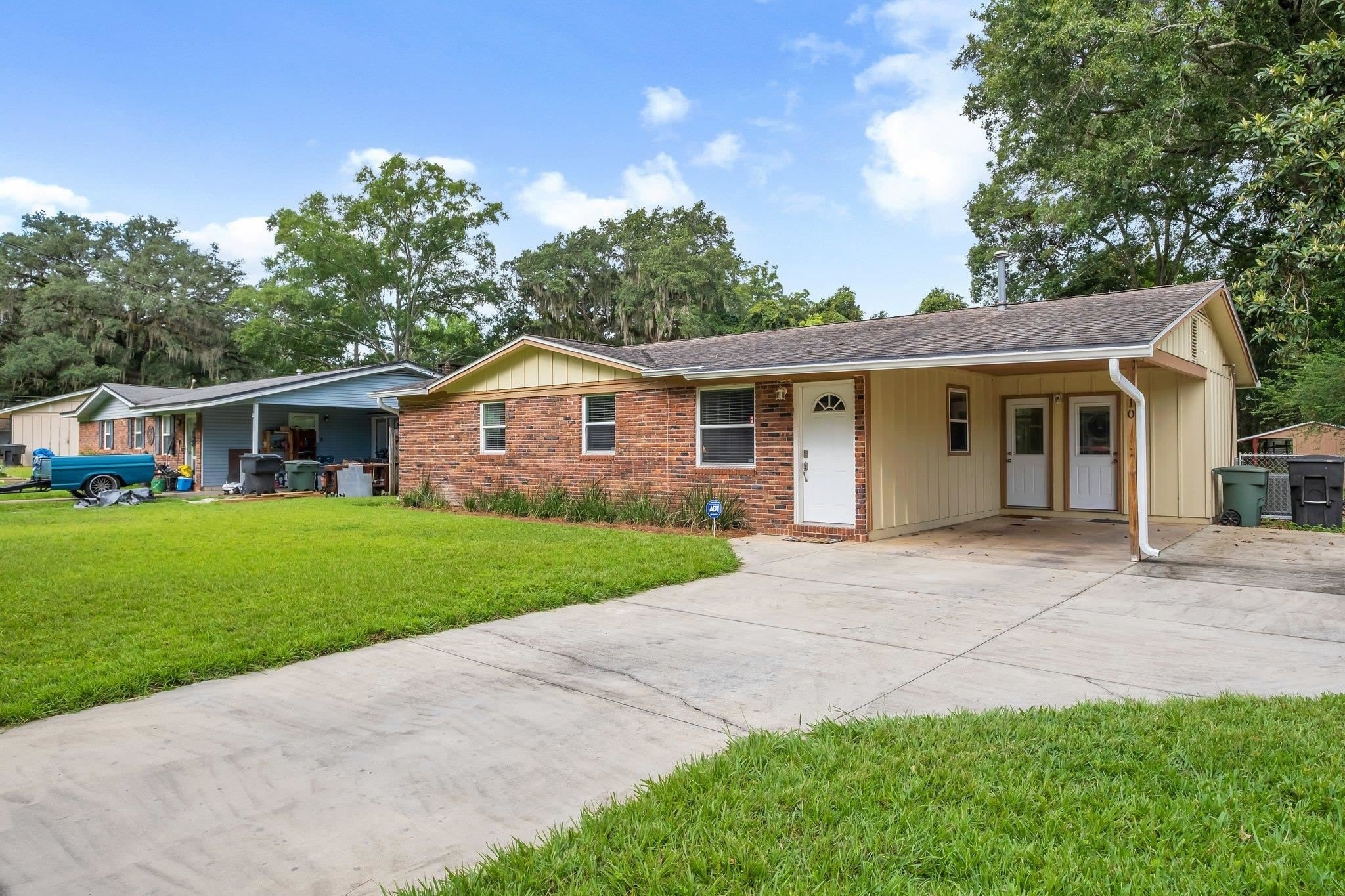 310 Lancaster Drive – photo 2
