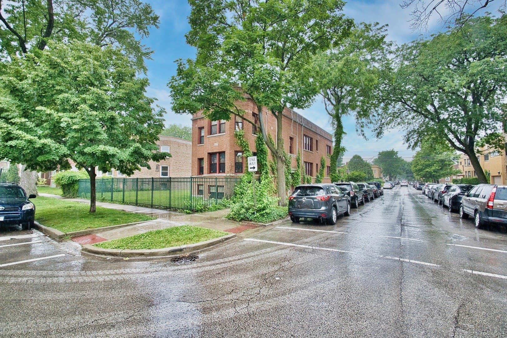 2437 W North Shore Avenue – photo 1