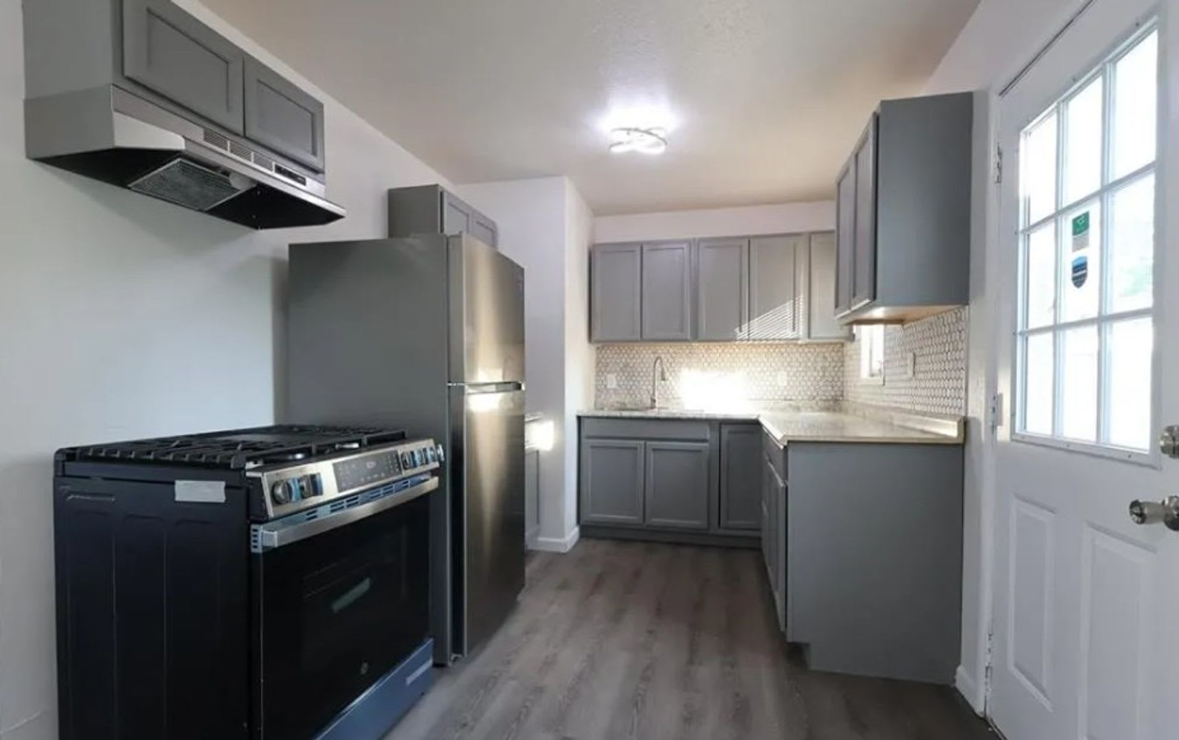 For Lease – photo 3