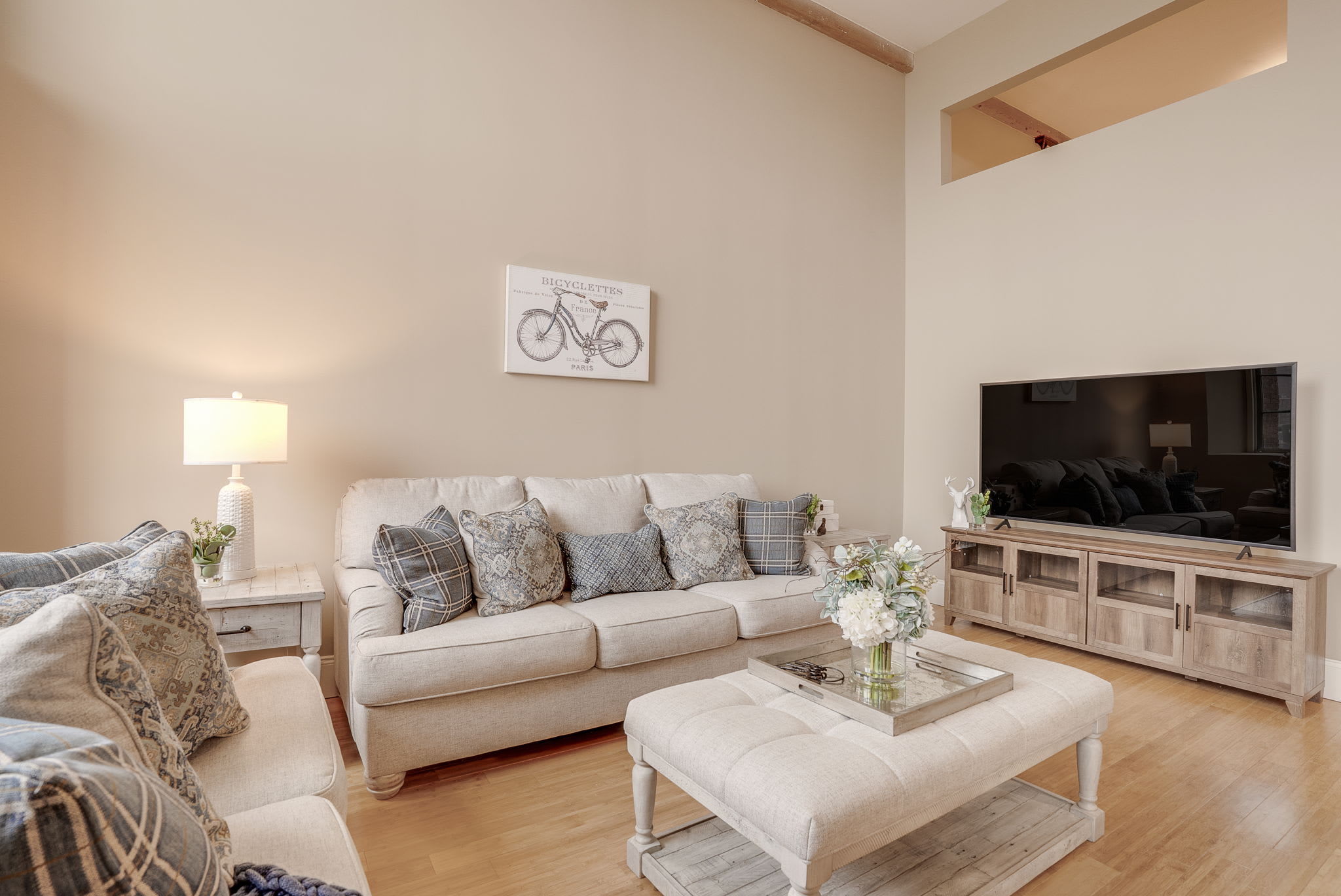 Red Oak At 409 Elm Street – photo 3