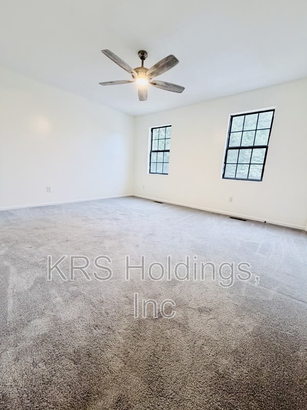 16 Nags Head Ct – photo 4