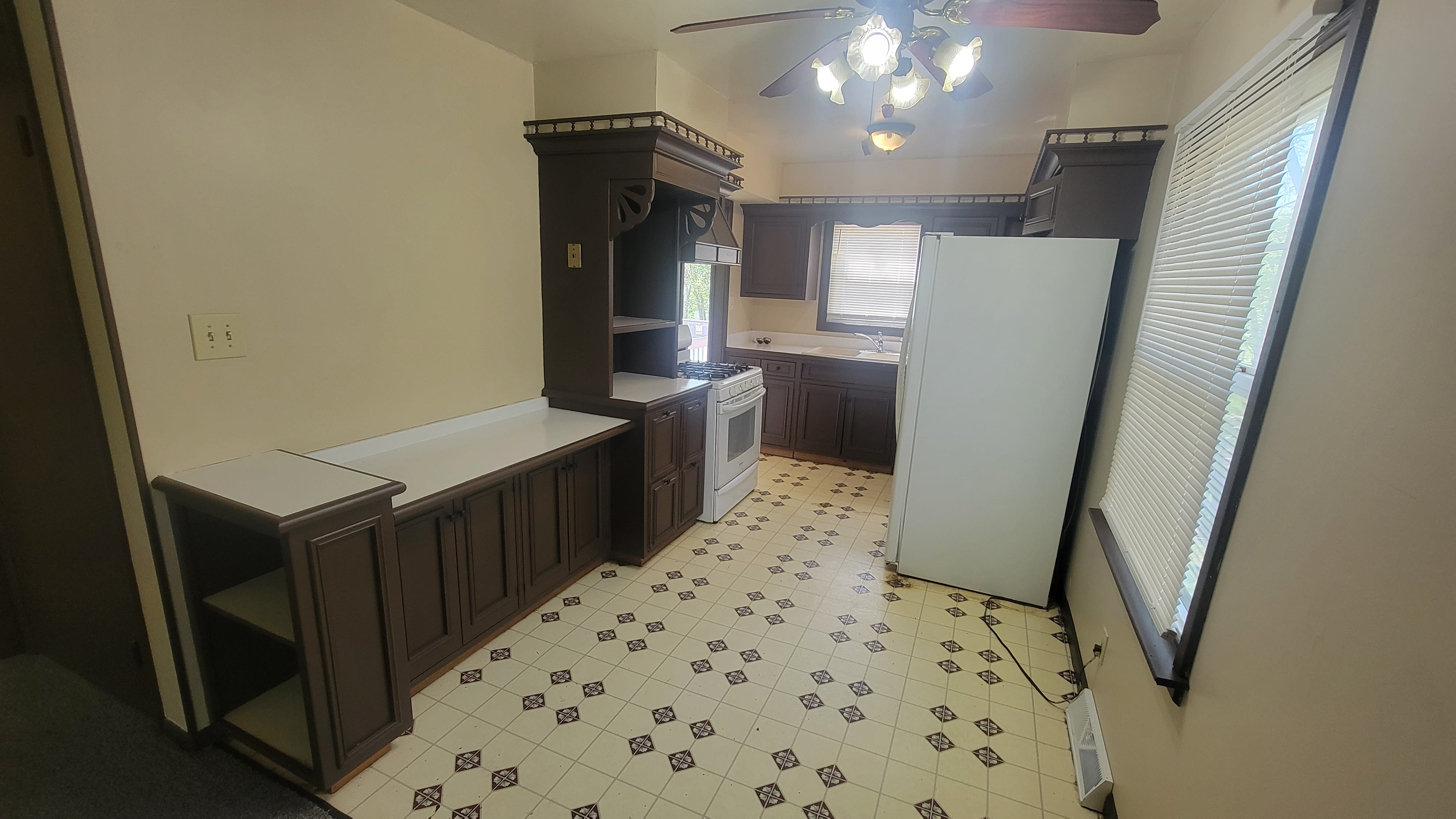 1450 Newton St – photo 3