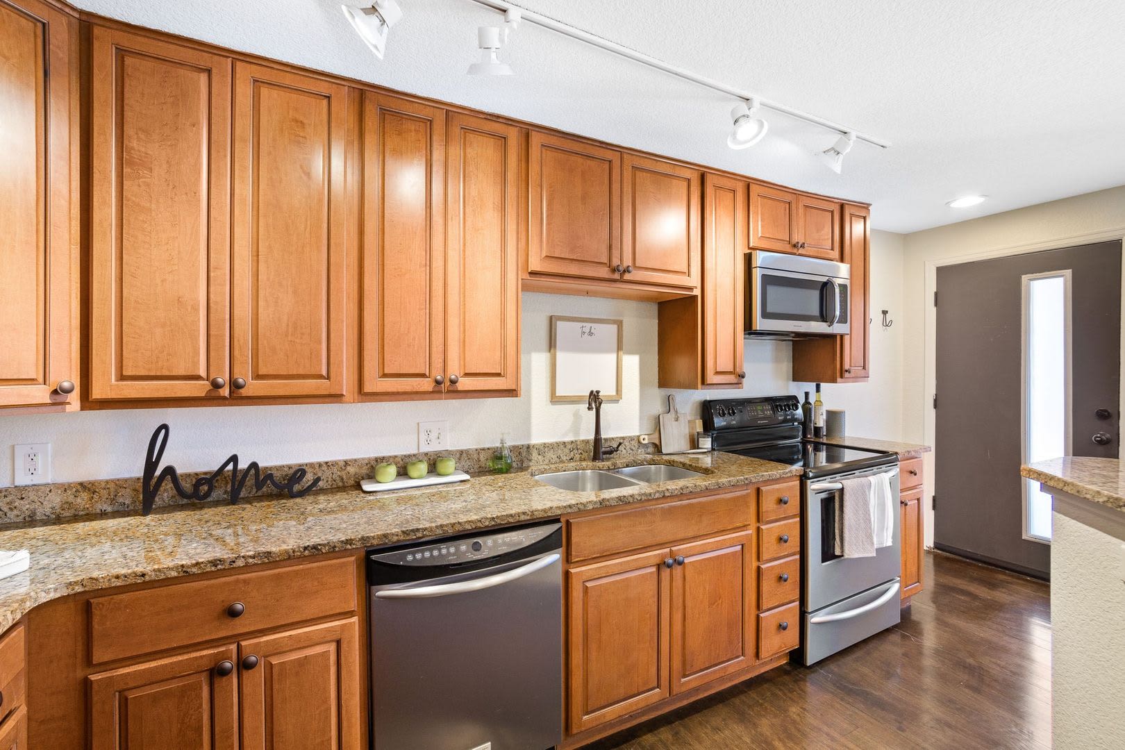 Incredible 2 bedroom 1 bath Condo in West Washington Park Neighborhood – photo 3