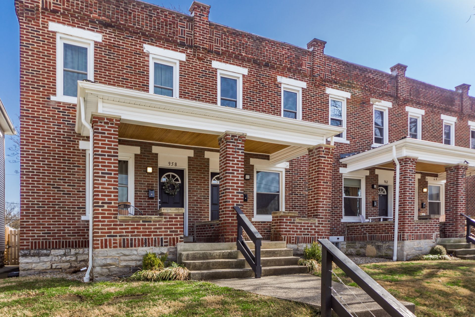 958 976 South Champion Avenue 960 – photo 1