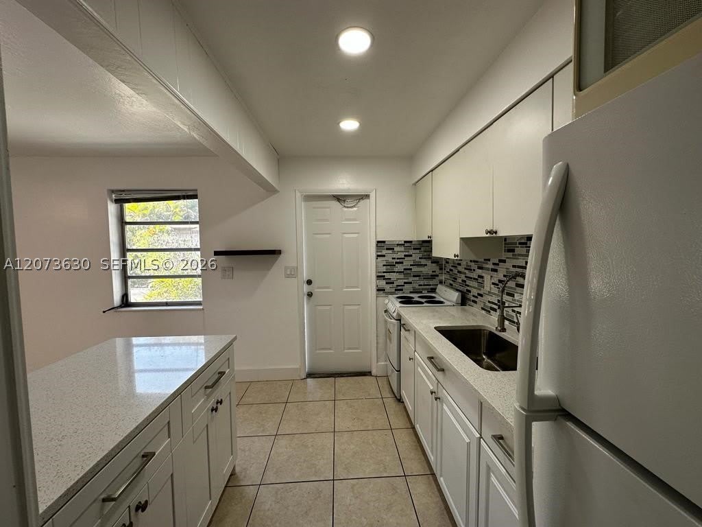 2115 N 17th Ct – photo 2