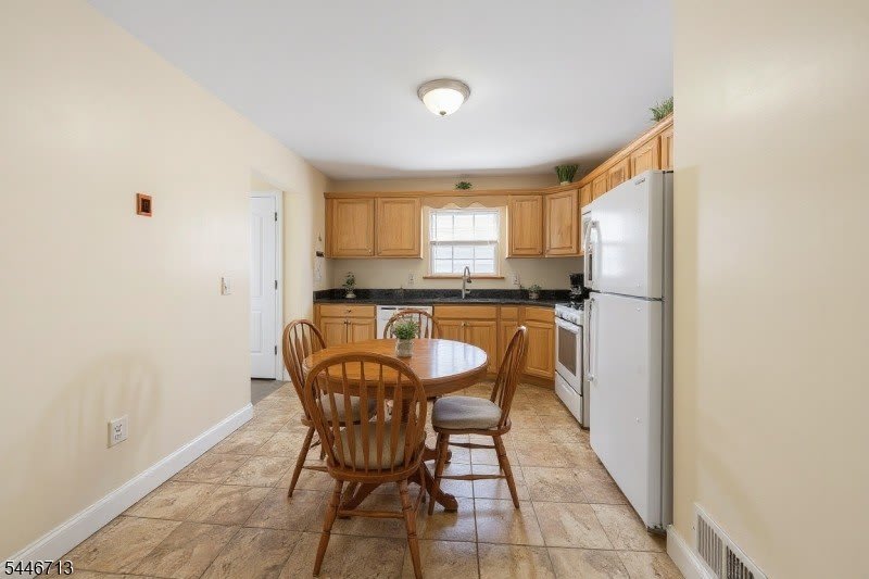 128 Baltimore Ave – photo 4
