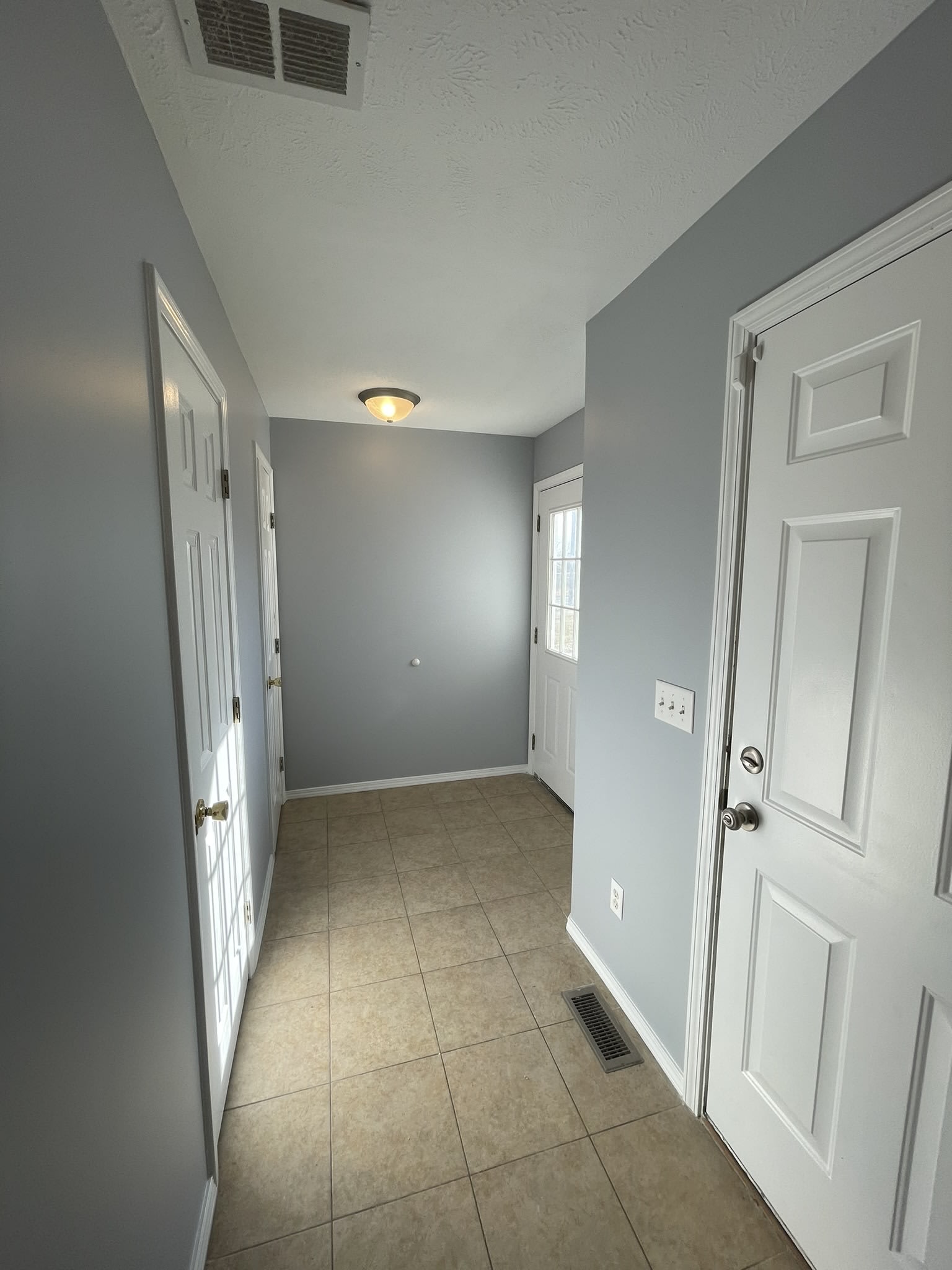 1100 Henry St – photo 2