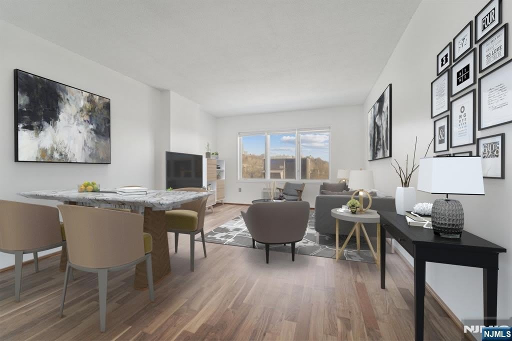 110 City Place – photo 1