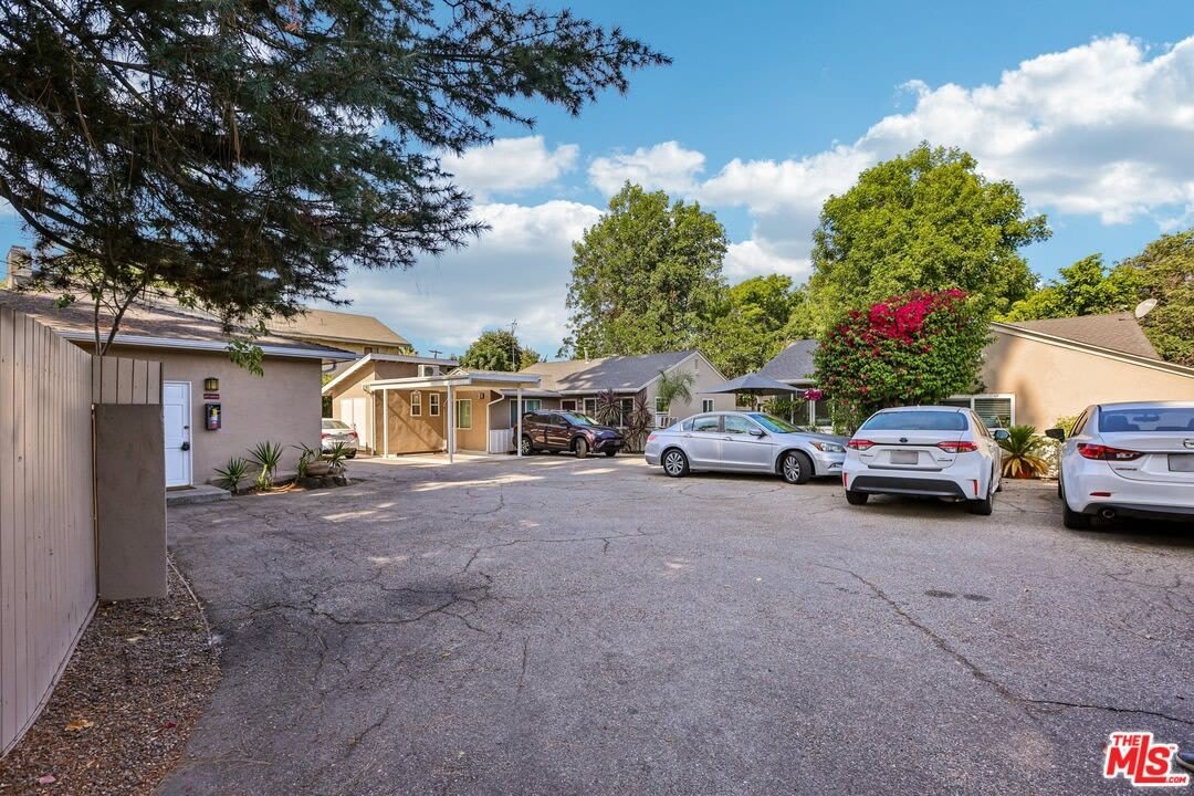 6727 1/2 Orion Ave – photo 4