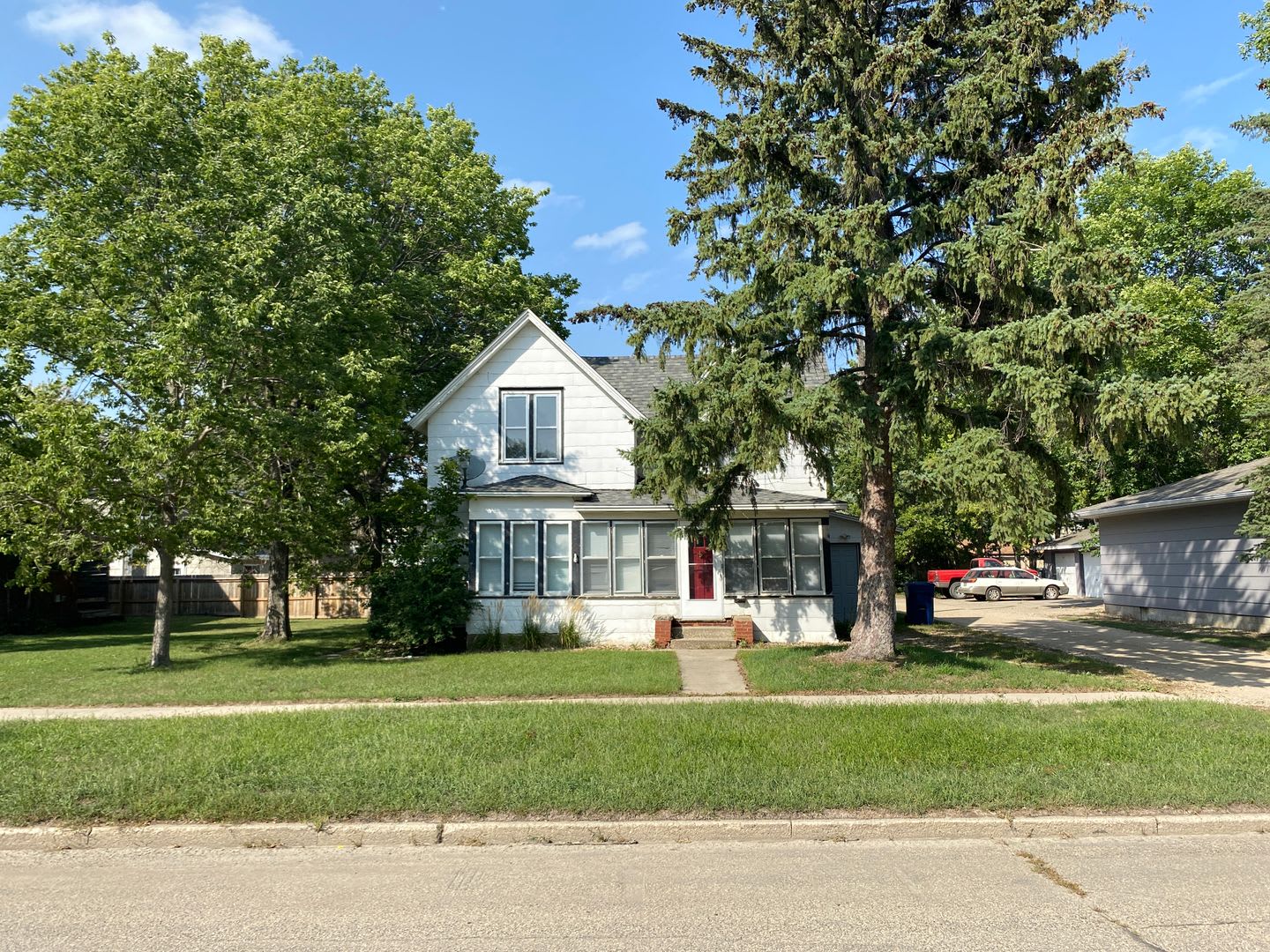 3 Bedroom / 2 Bathroom + Garage – photo 1