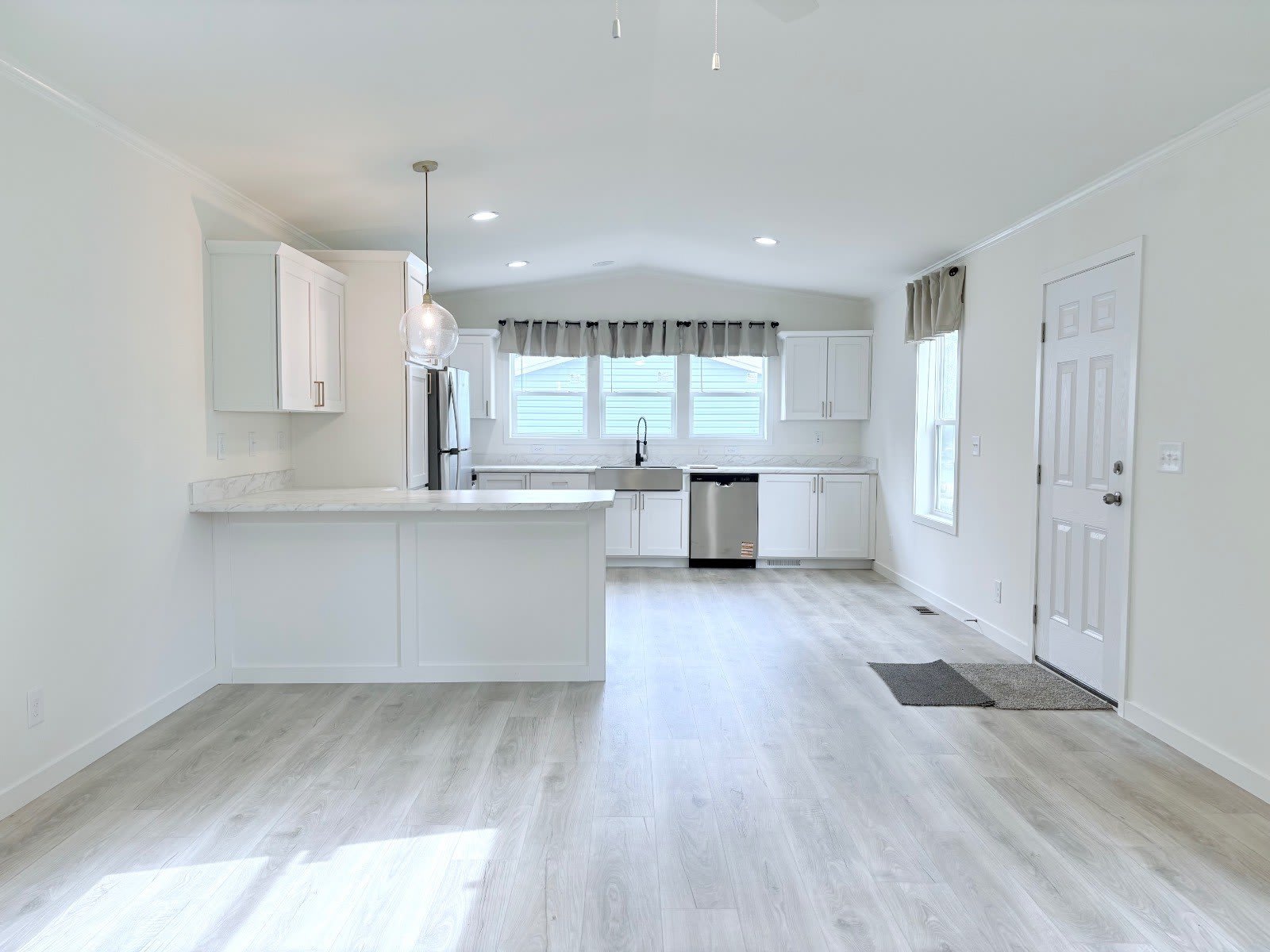 402 Lilly Ln. – photo 5