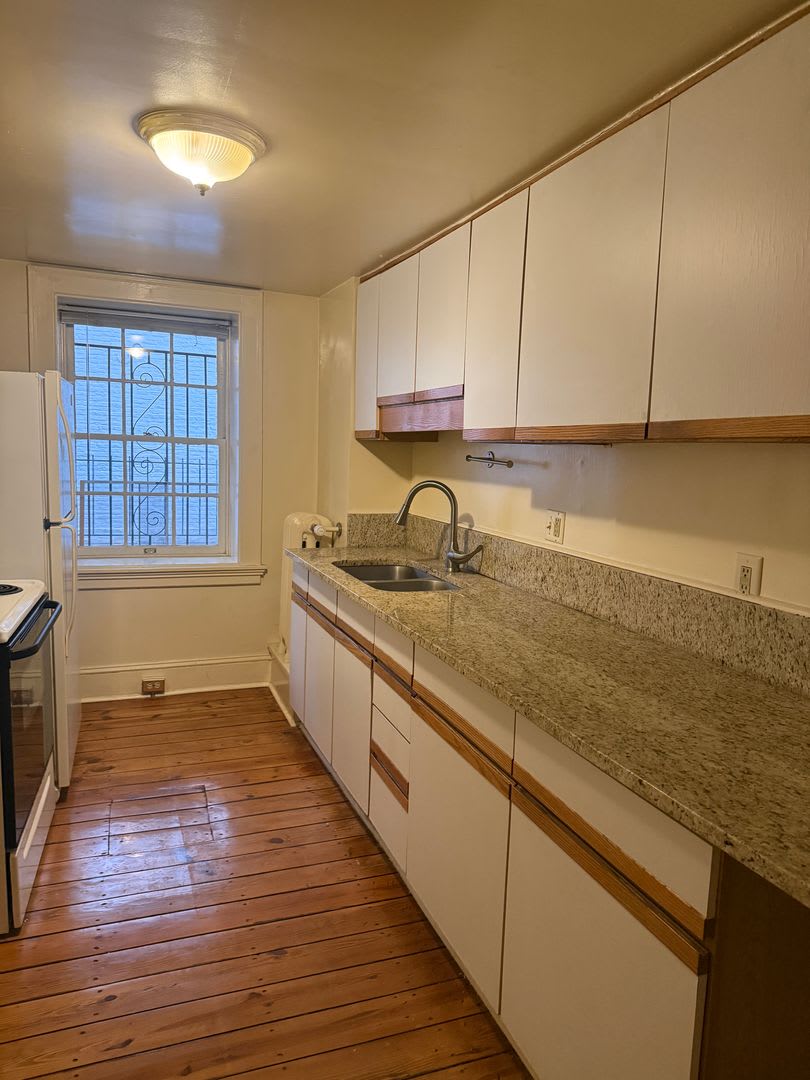 Charming Apartment On Church St – photo 3