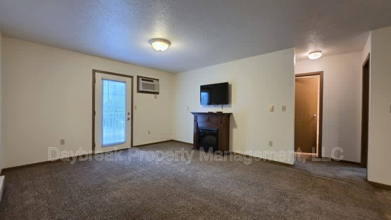 303 16Th Street South 1 – photo 2