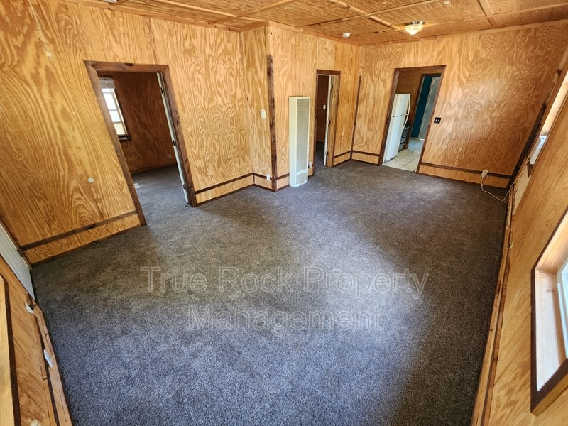 304 West Main (Asher) – photo 2
