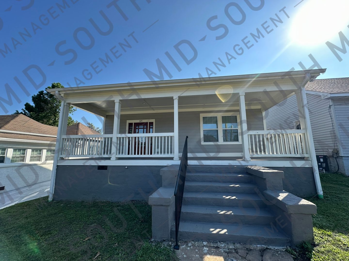 Newly Renovated Spacious 3 Bedroom w/ Full Appliance Package – photo 2