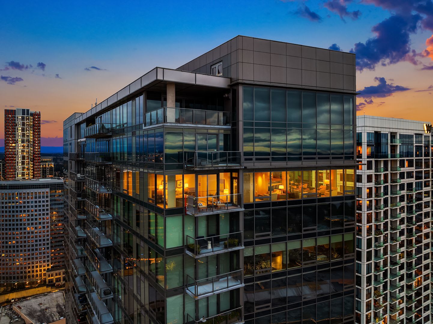 3Bd/2.5Ba Bellevue Condo – photo 1