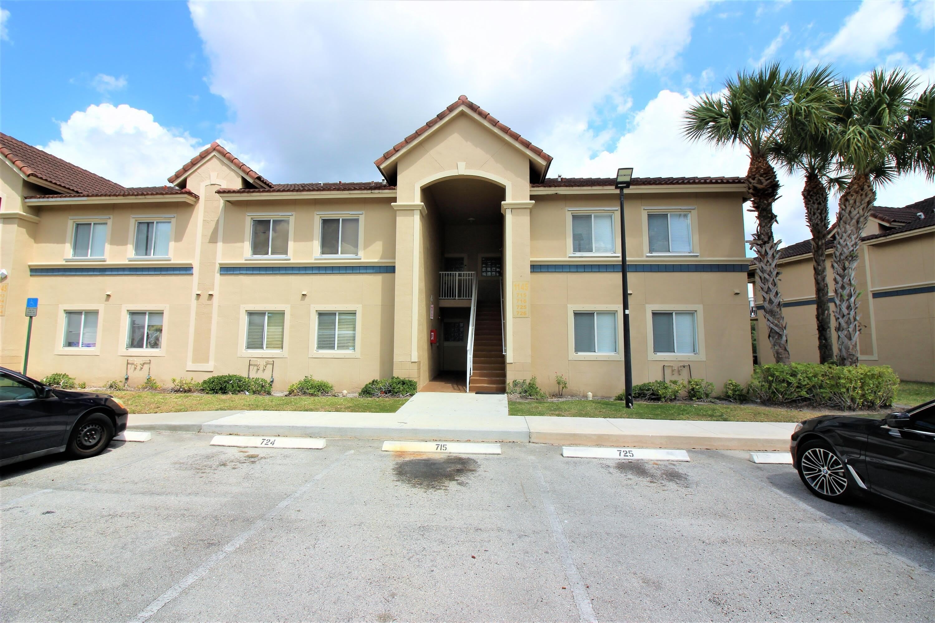 1145 GOLDEN LAKES Boulevard – photo 1