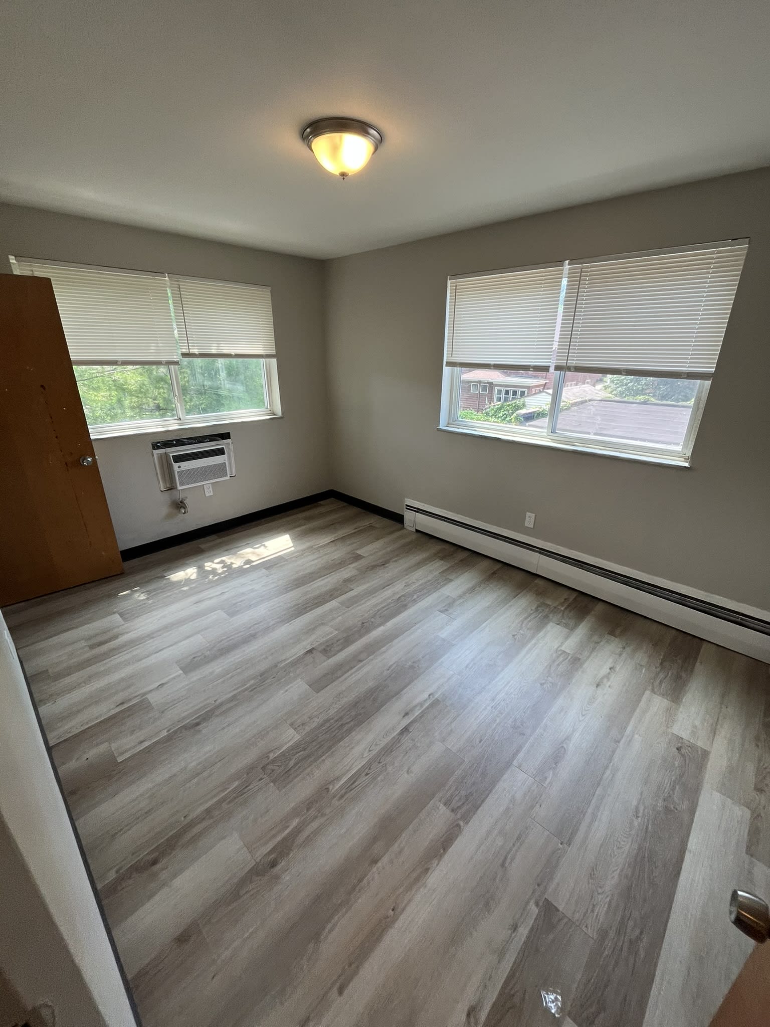 17731 Lakeshore Boulevard – photo 2