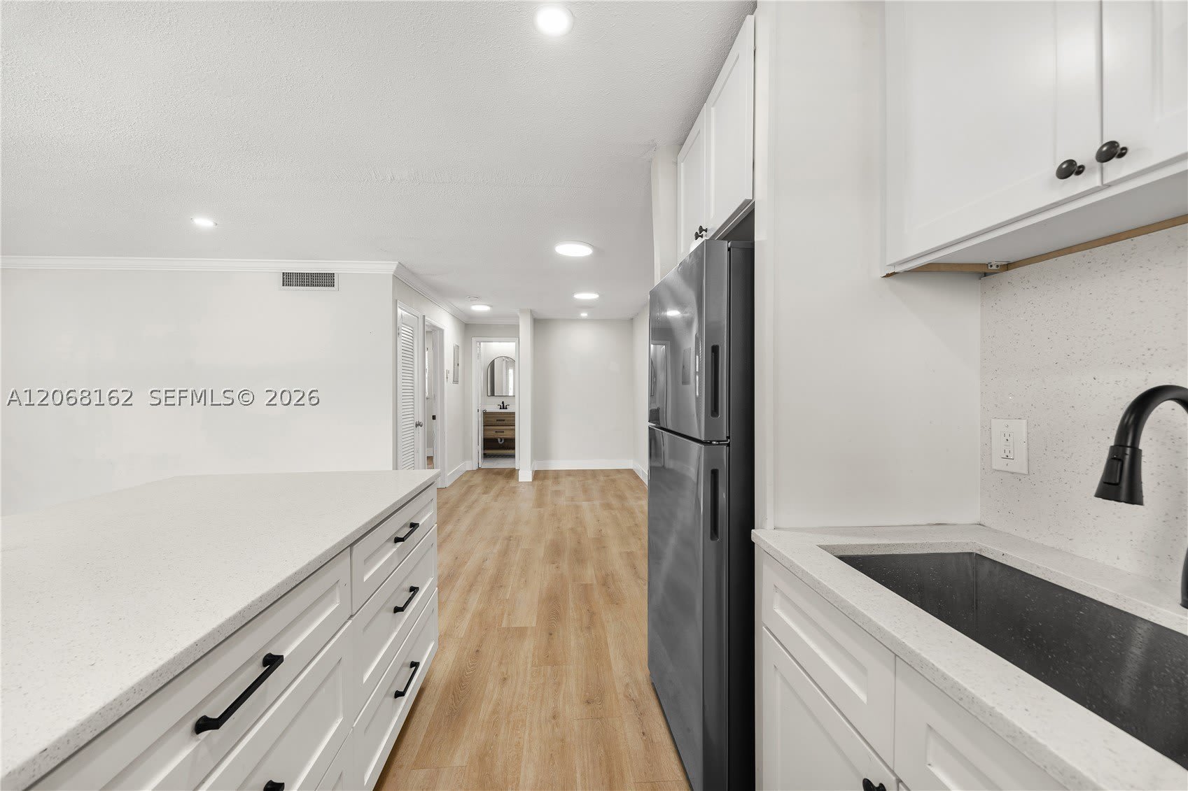 5450 Hollywood Blvd – photo 1