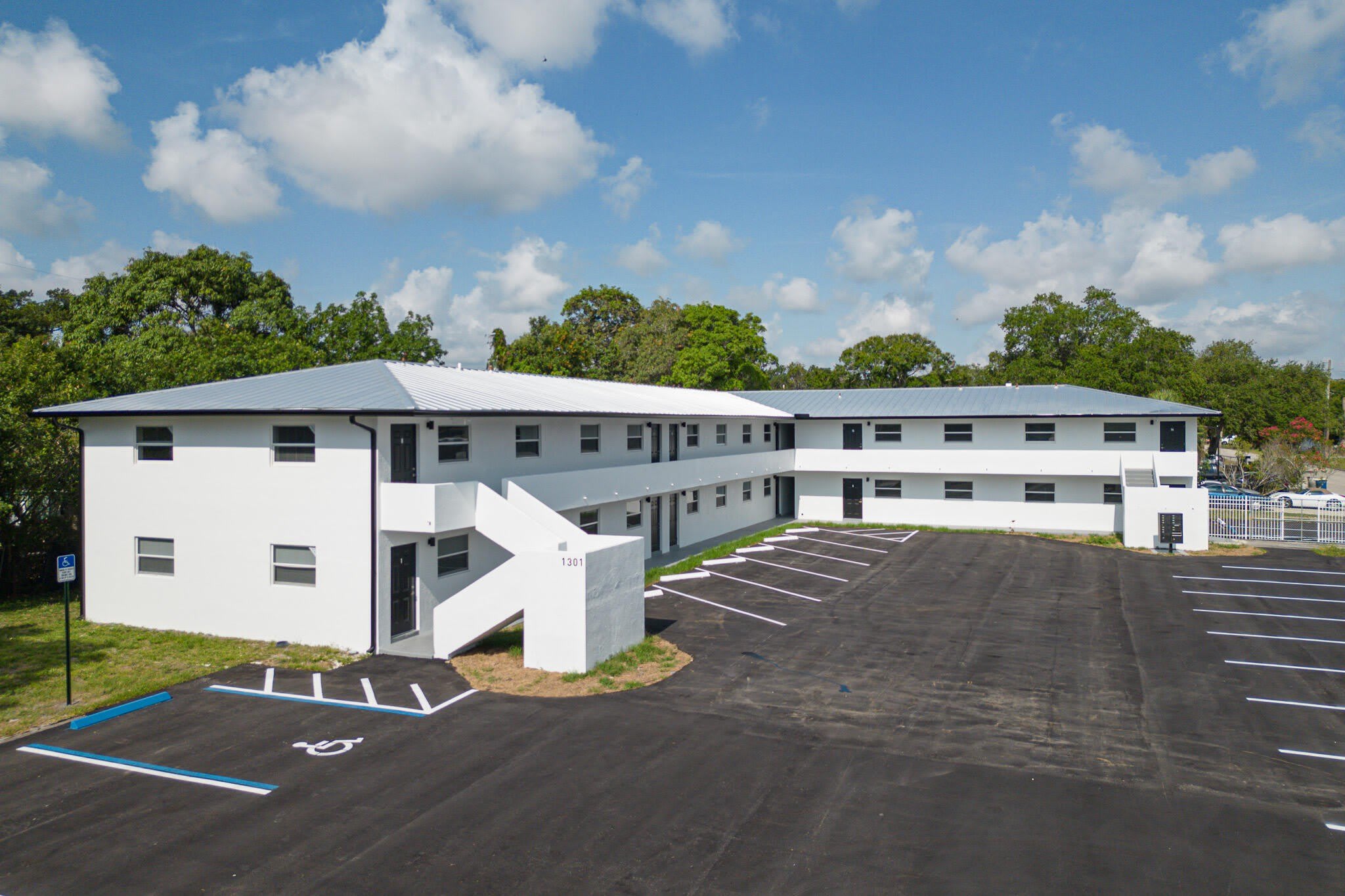 1301 Emerald Terrace – photo 2