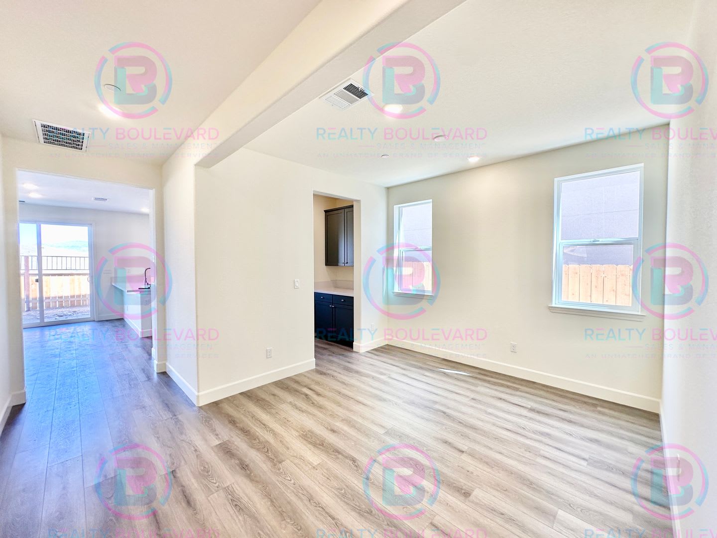 Home In The Five Ridges Community 4 Bedroom 3 Bathroom 2 Car Garage With Loft – photo 3