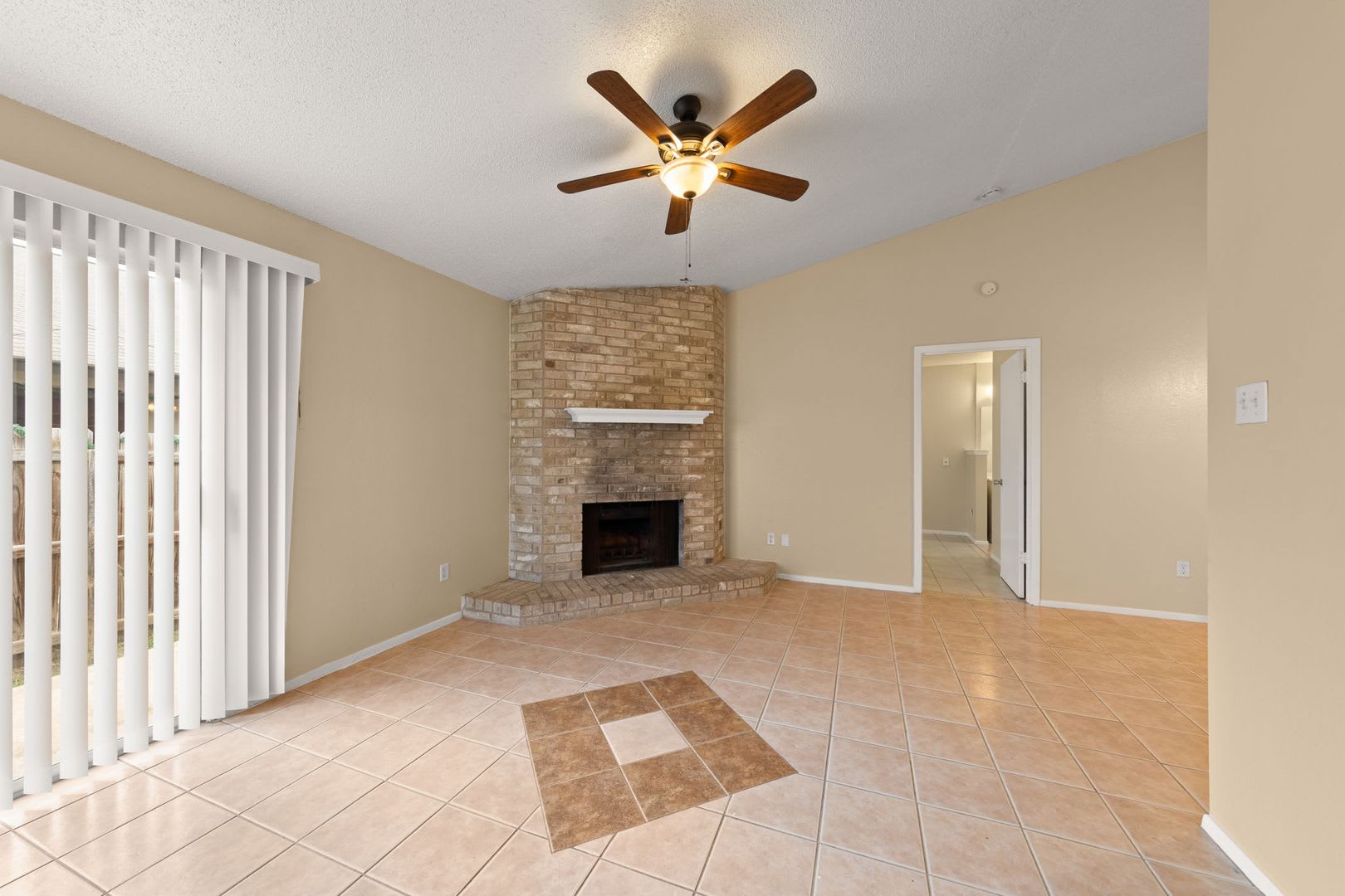 313 Greenlawn Blvd Round Rock, TX. 78664 – photo 3