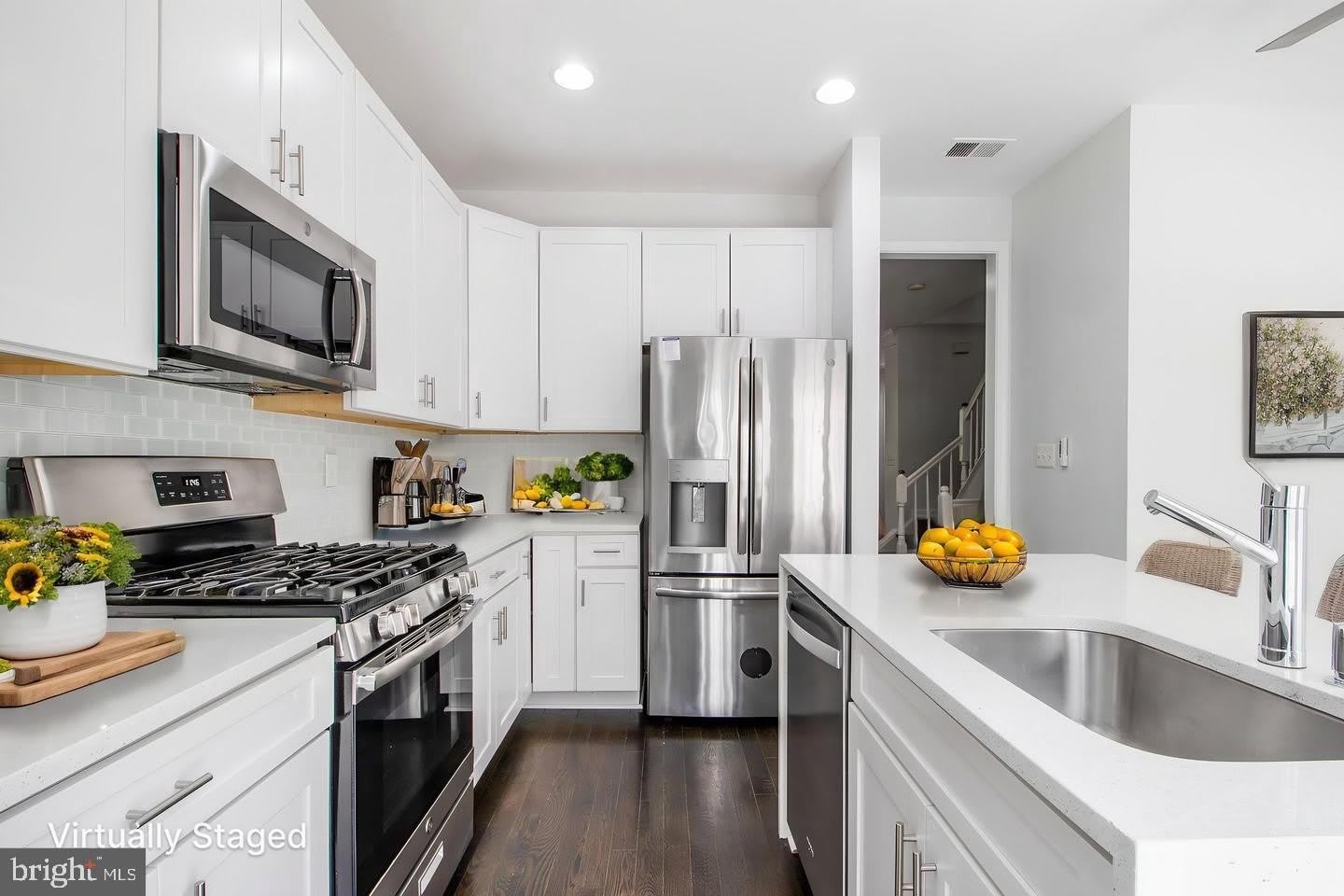 8830 MANSION VIEW Court – photo 5