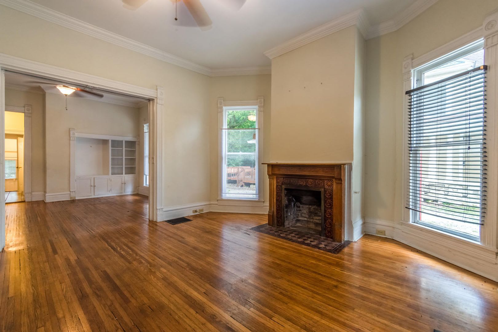434 E 2Nd St 5Bed 3Bath New Remodeled – photo 4