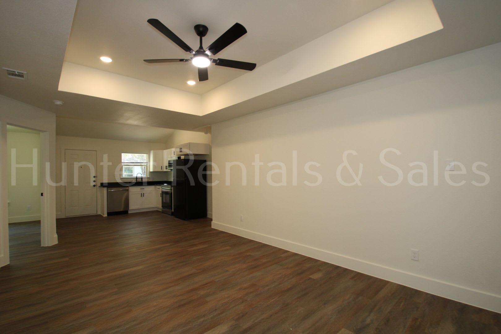 Newly Renovated 2-Bedroom Duplex – photo 4