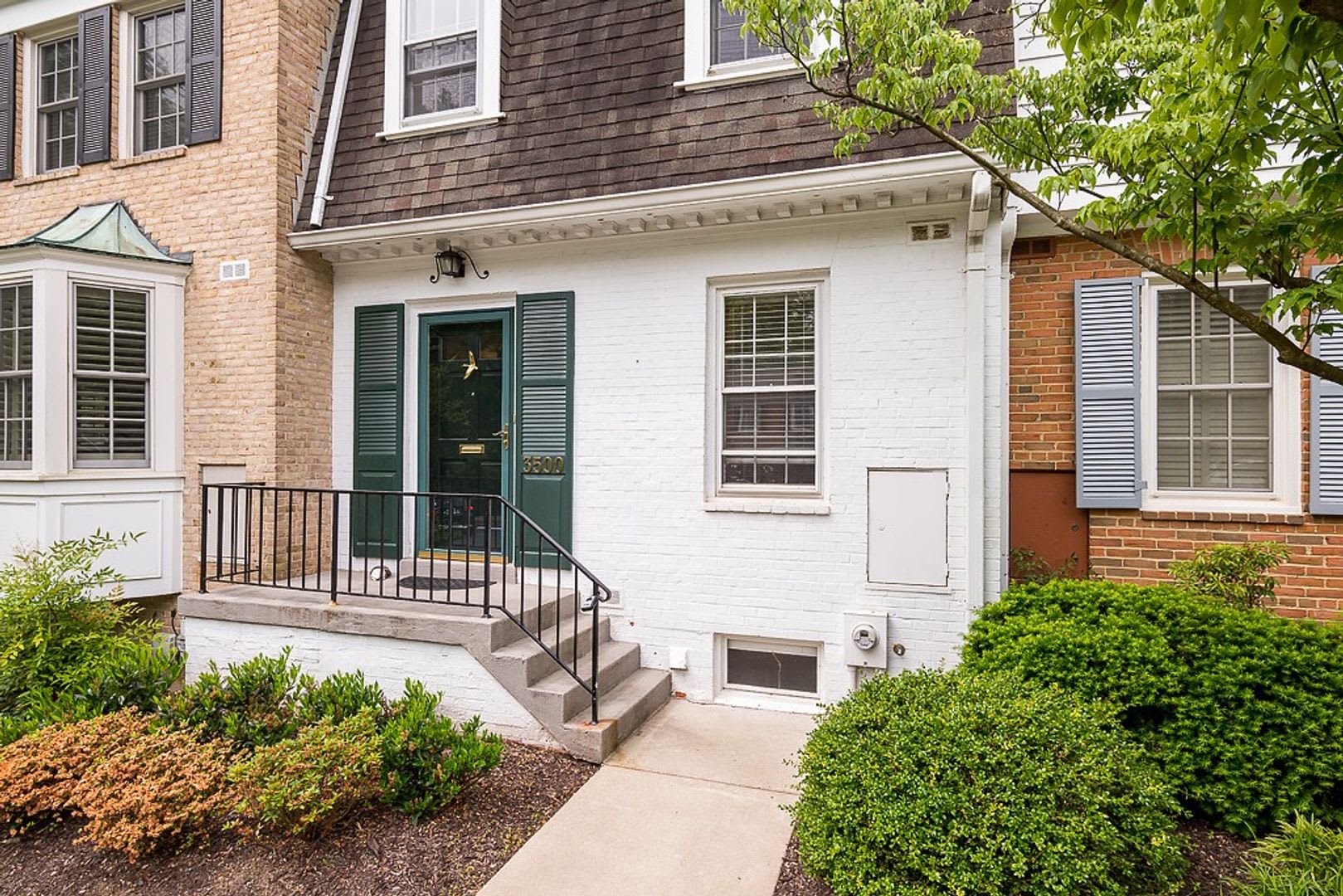 Rarely Available Charming Chevy Chase Patio Townhome at The Hamlet – photo 4
