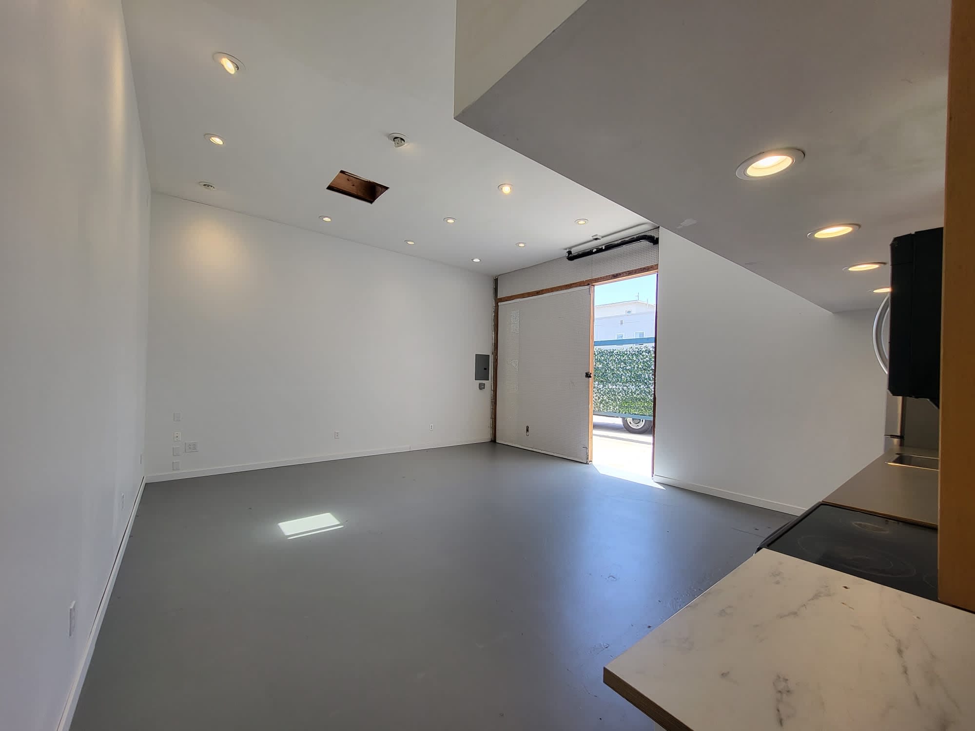 2635 Logan Ave – photo 5