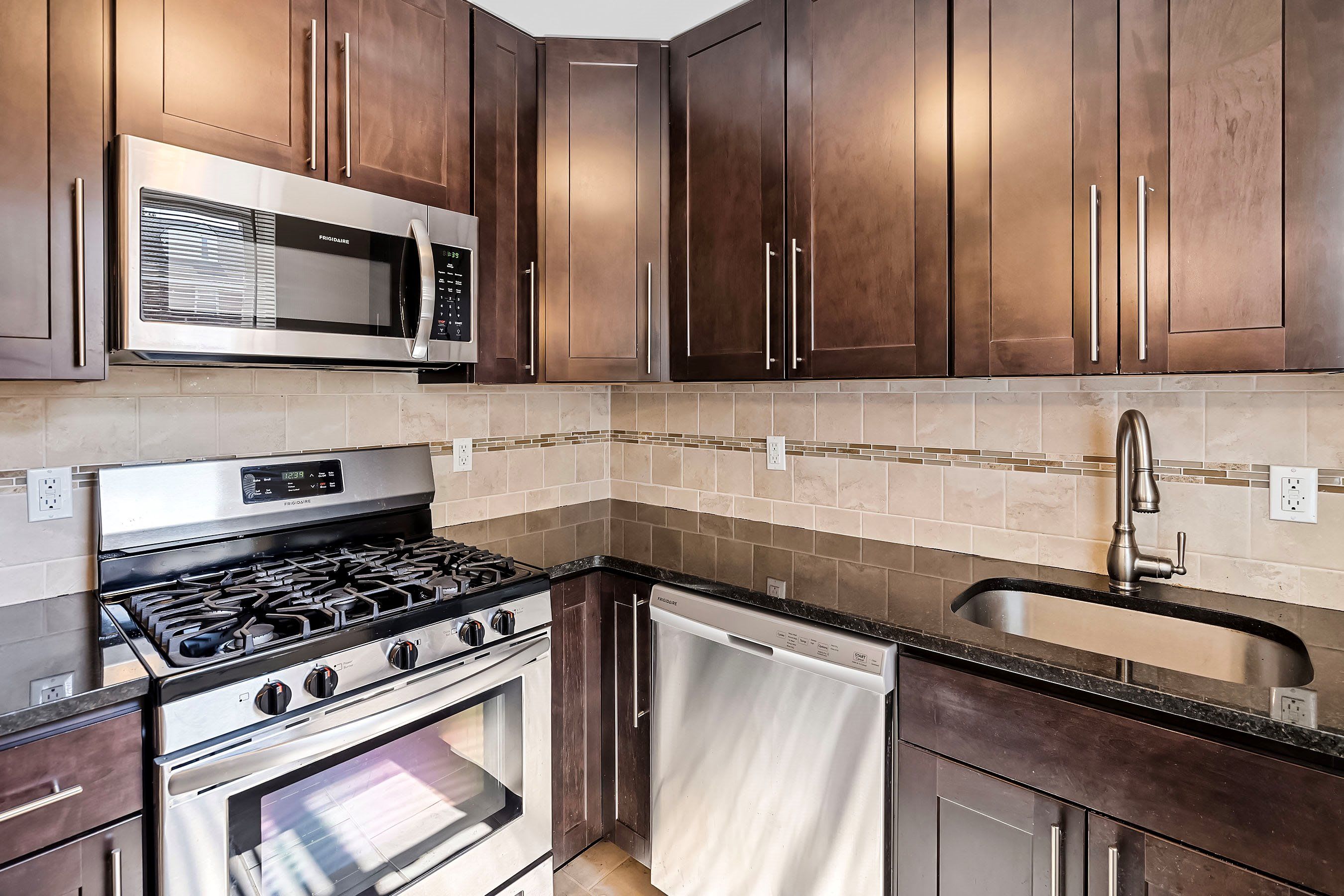 188 Bellevue Ave – photo 4