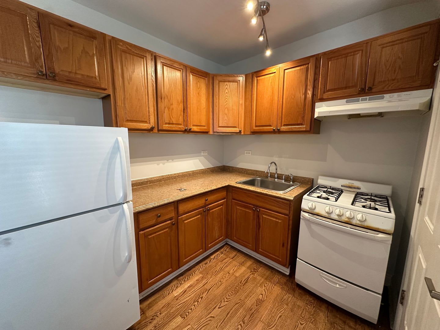 7033 N Glenwood Ave – photo 1