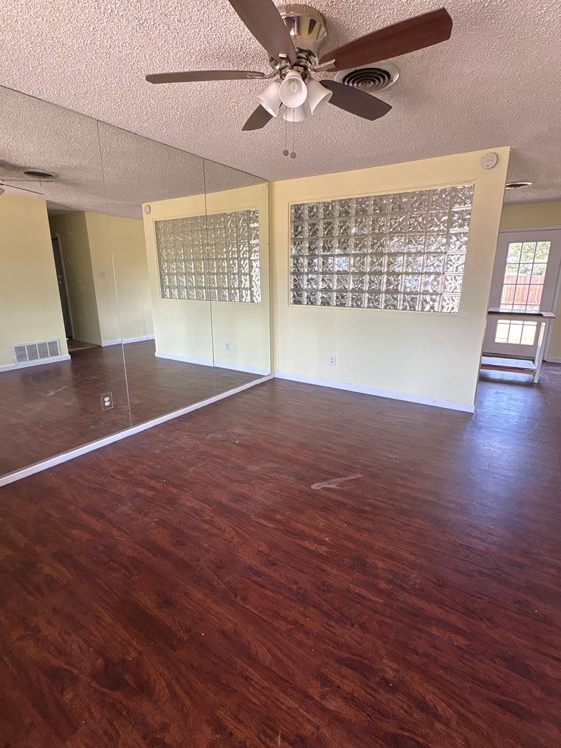 16th Place Has All The Space – photo 2