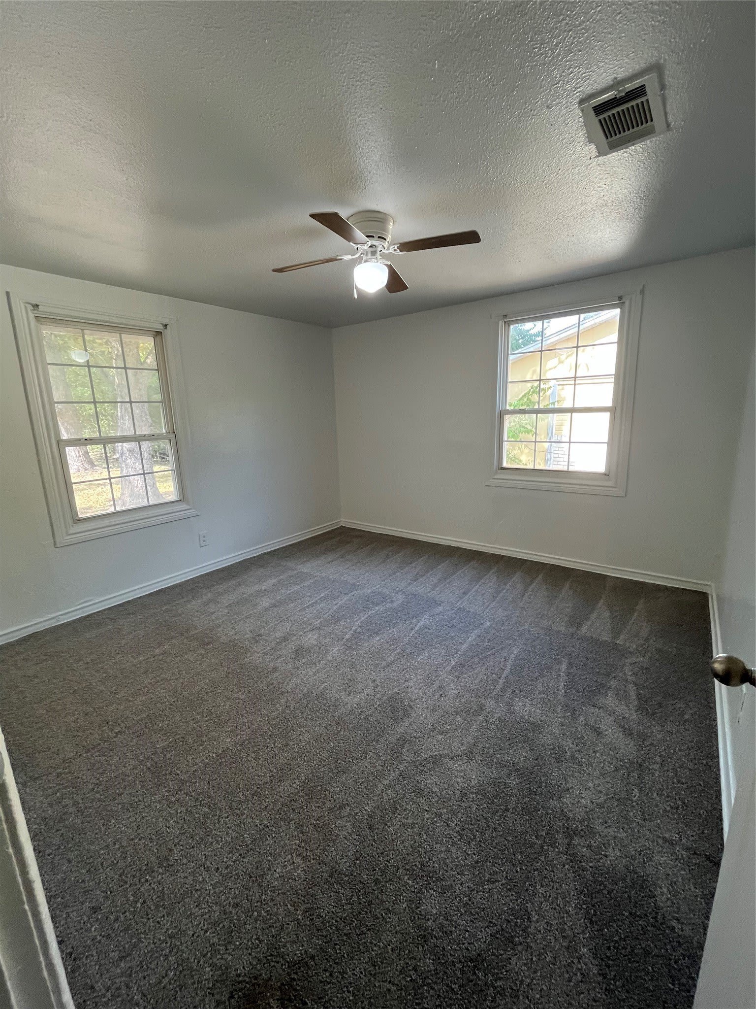 208 E First Street – photo 5