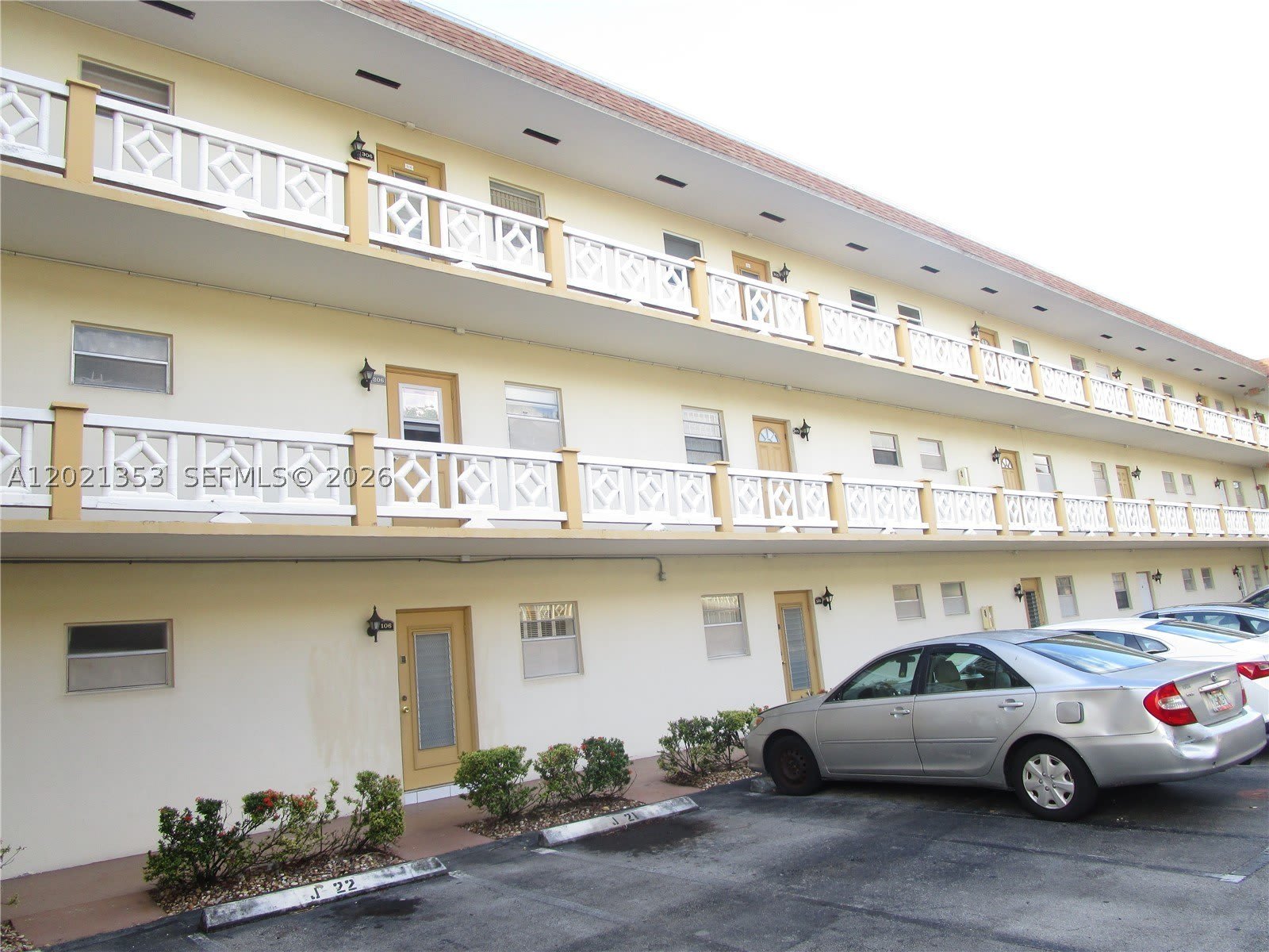 5111 W OAKLAND PARK BLVD – photo 1