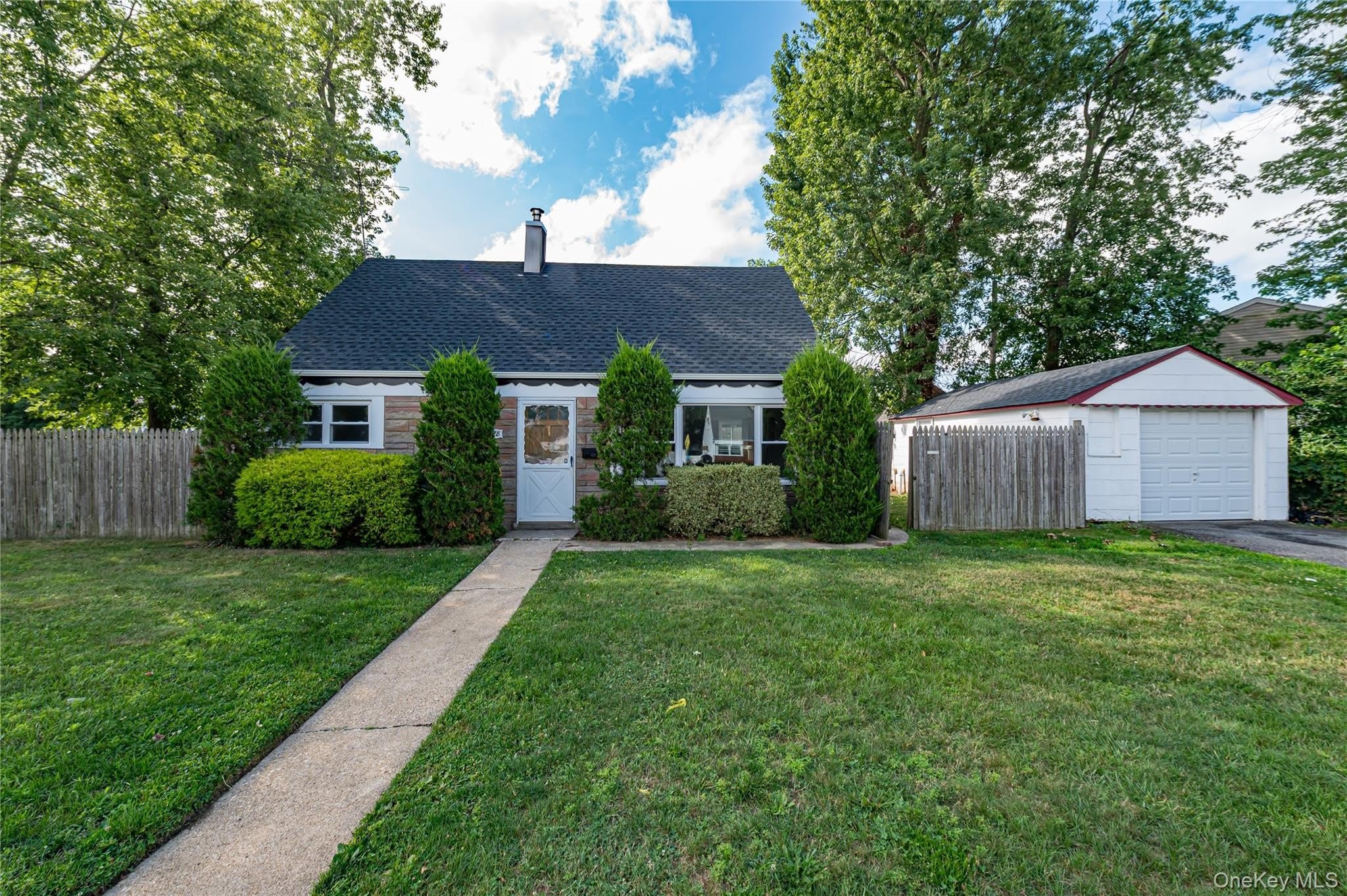 2528 Marshall Avenue – photo 1