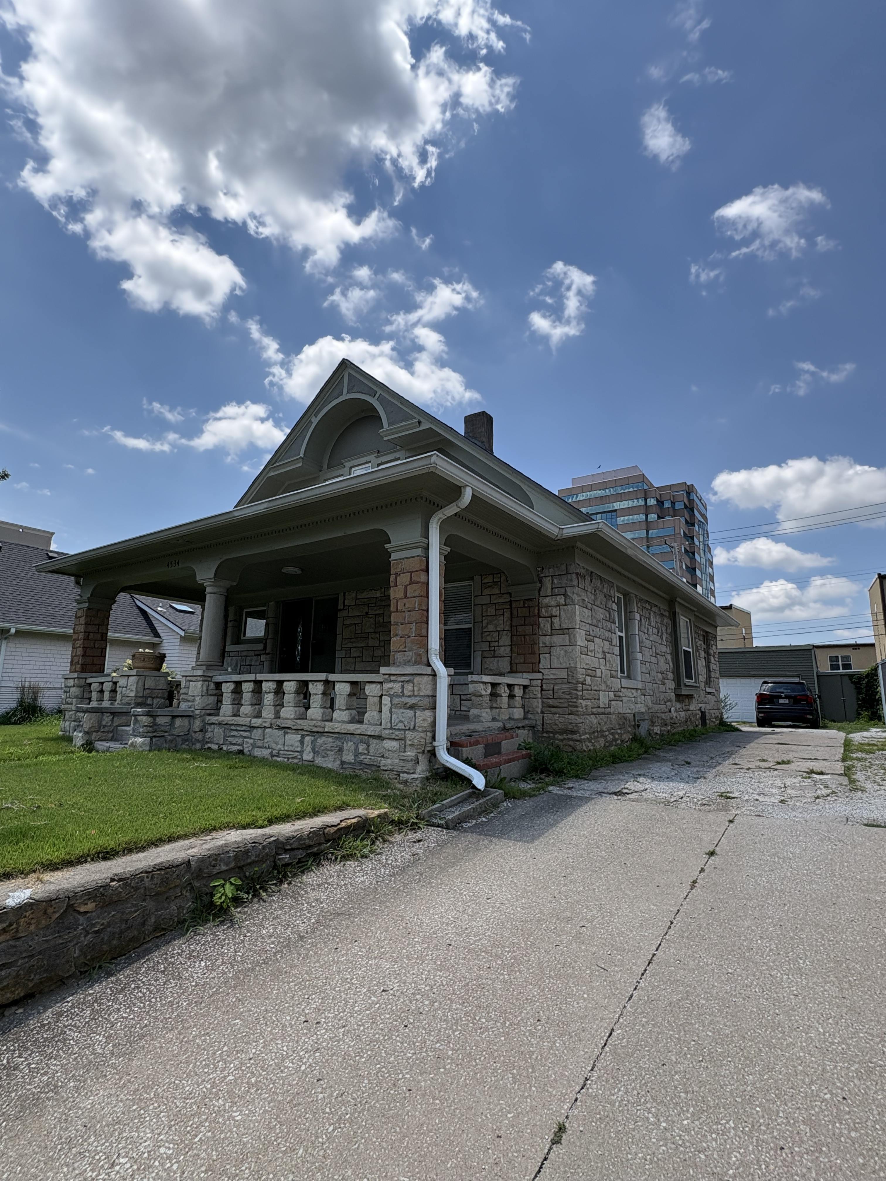 4534 Summit St – photo 1