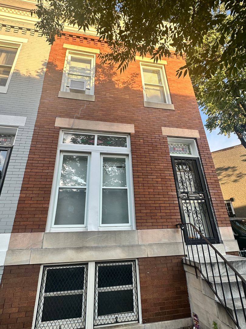 Spacious Home Available for Rent! W/D! Available Now! – photo 1