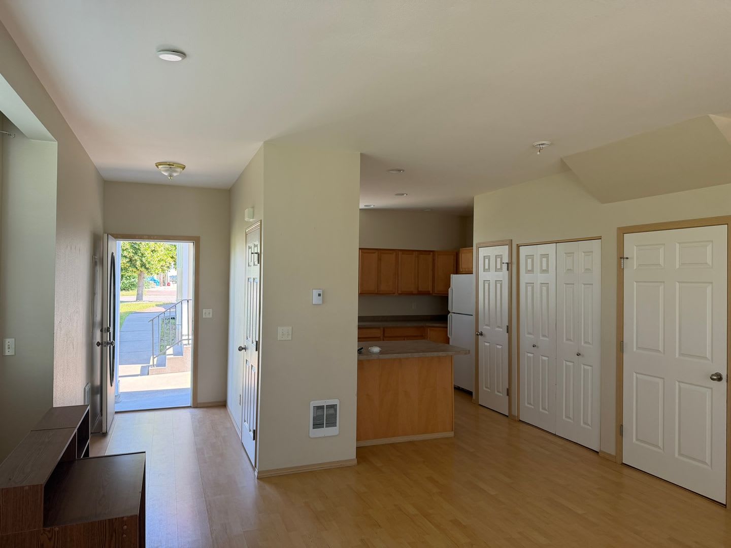Charming 2-Story Townhome with Vaulted Ceilings – photo 5